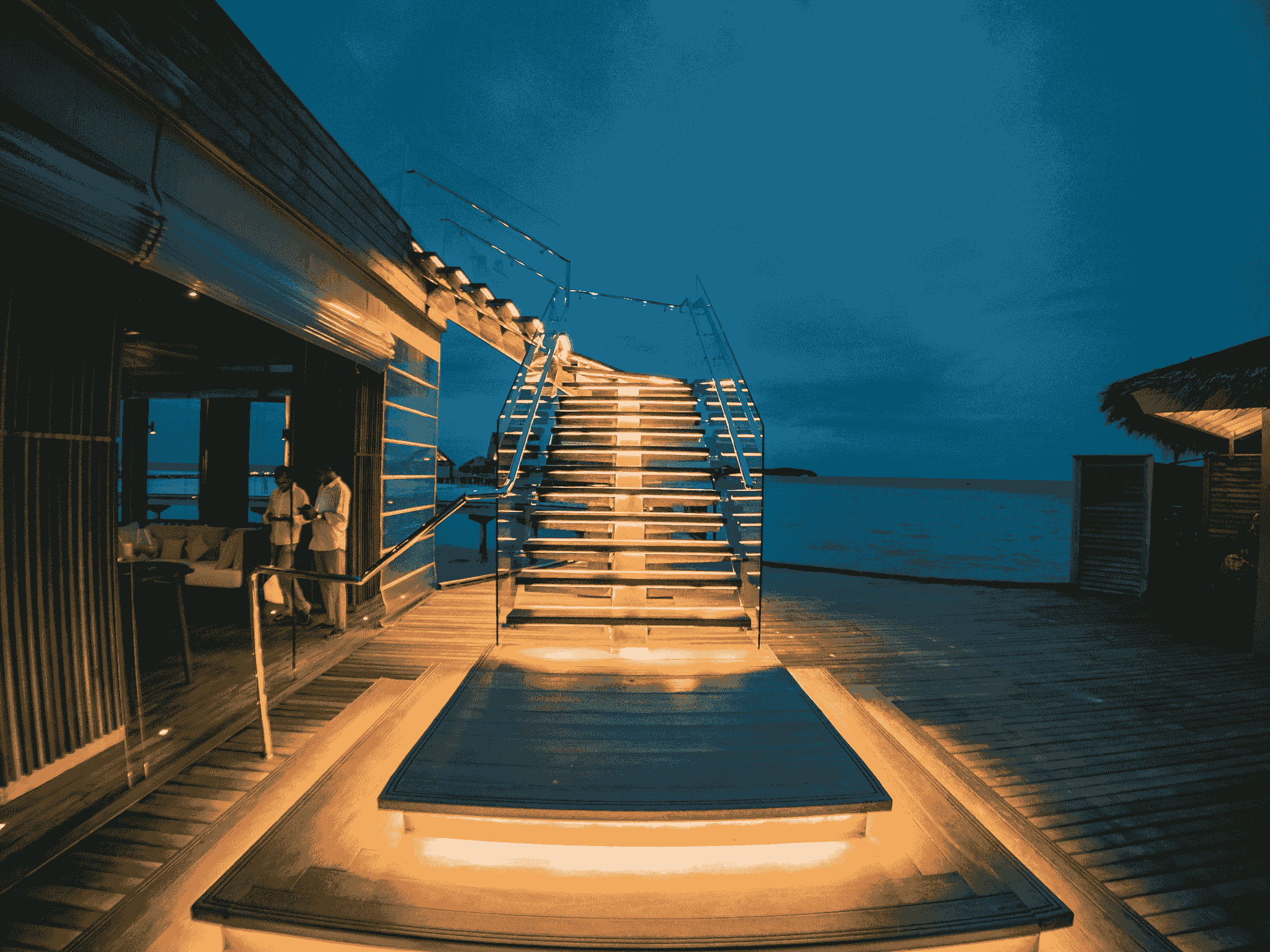 how to build a composite deck with stylish railings