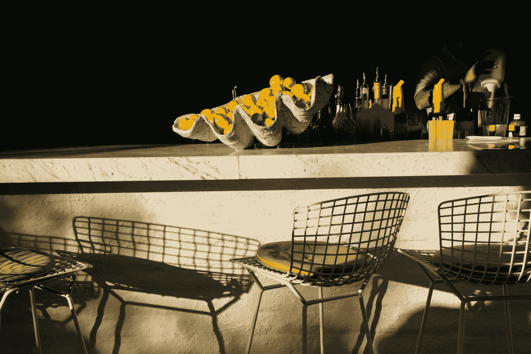 Portable Outdoor Bar Set with Space-Saving Features