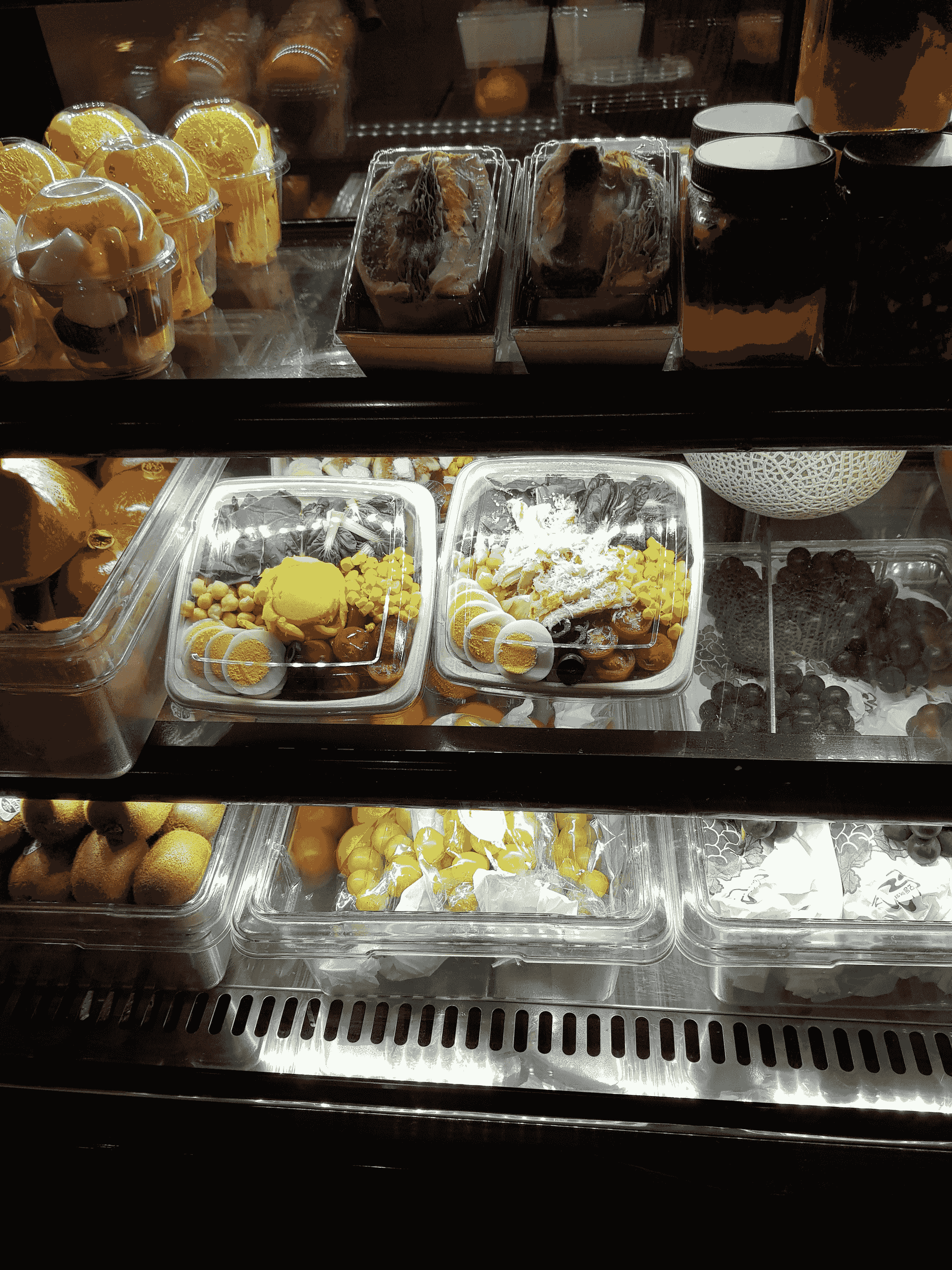 to go packaging for restaurants showcasing vibrant deli containers