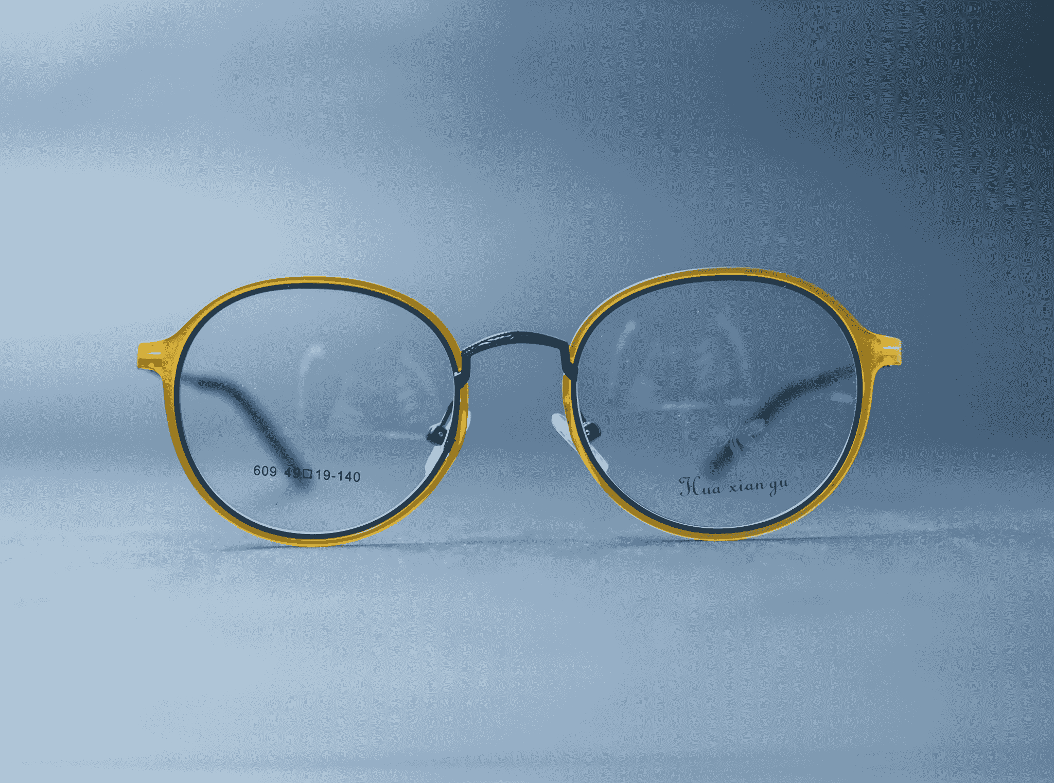best material for glasses frames comparison between metal and plastic