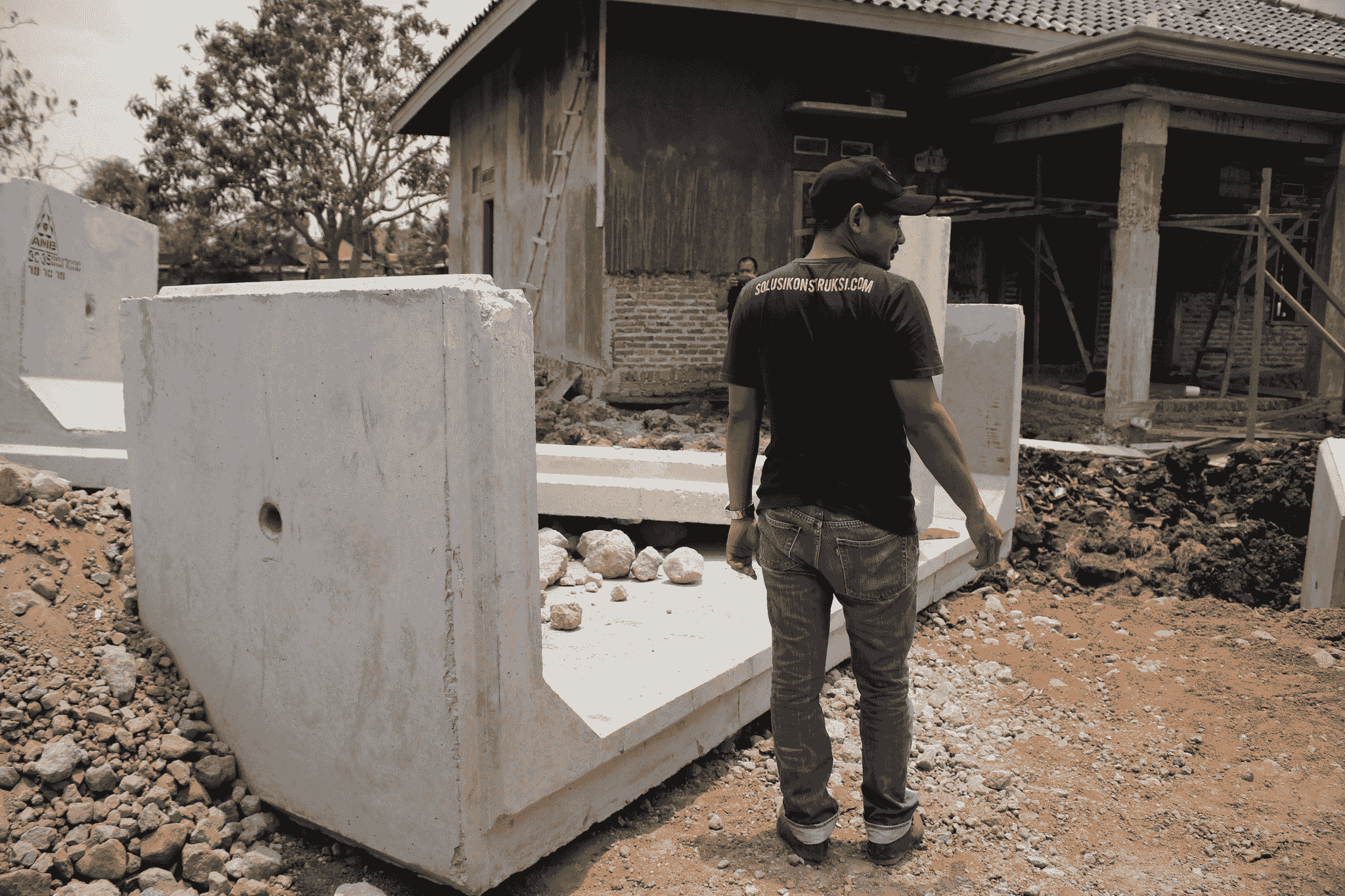 Incorporating DIY Techniques to Reduce Foundation Costs