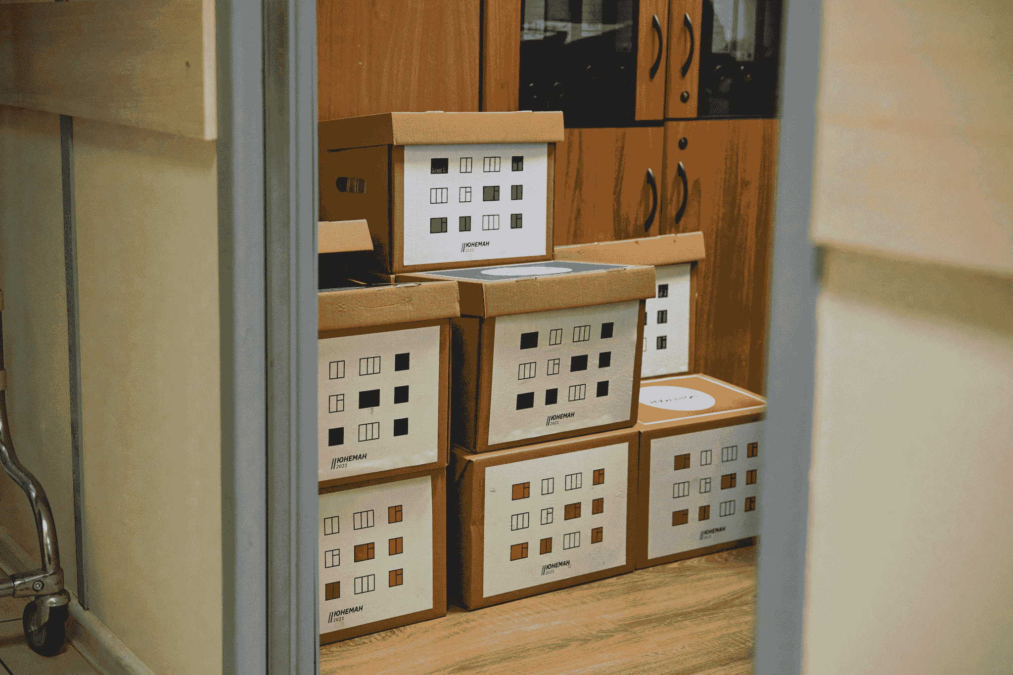 Fireproof storage containers for safeguarding important documents