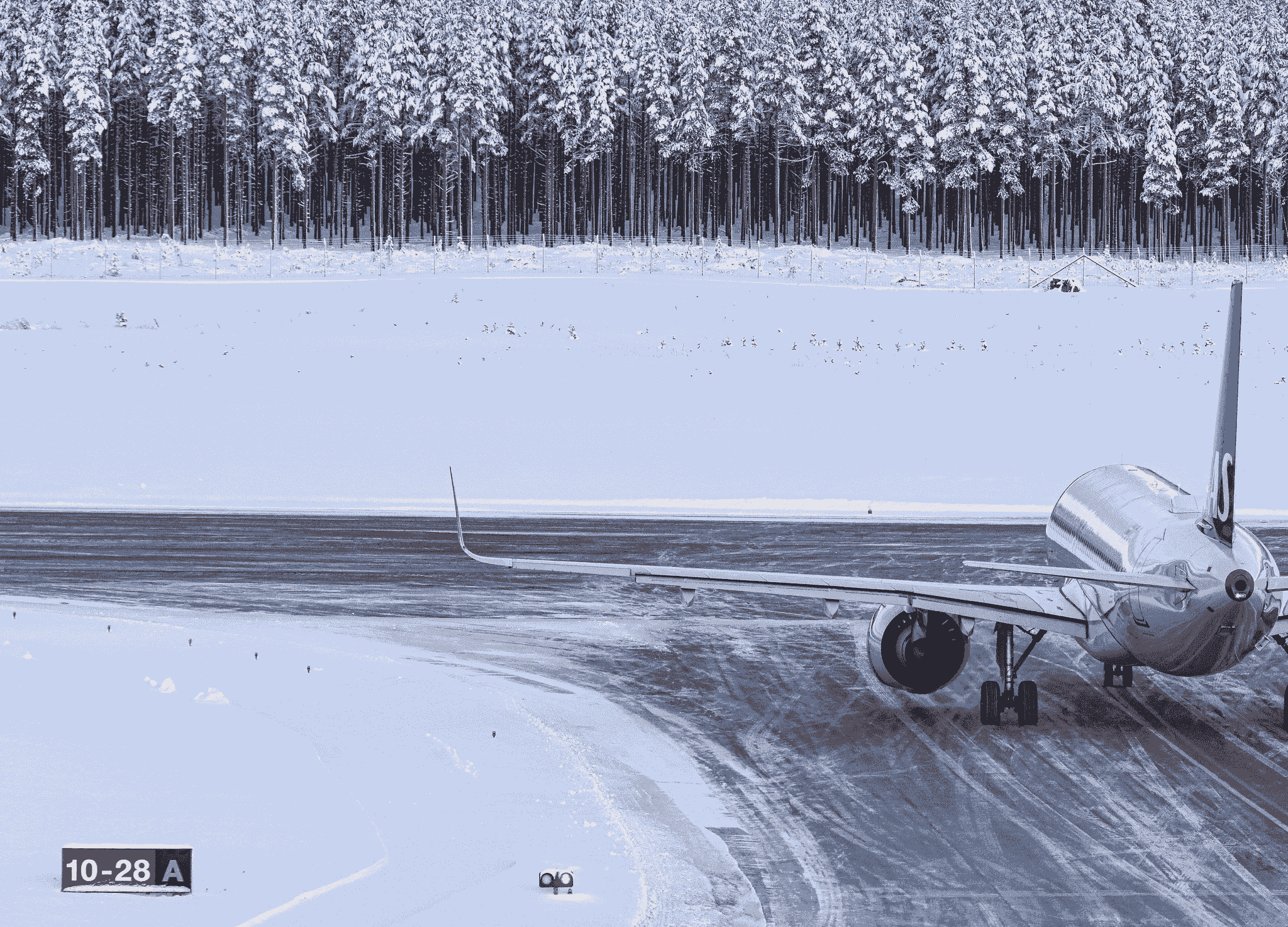 Friction sensor device measuring surface conditions on snowy runway