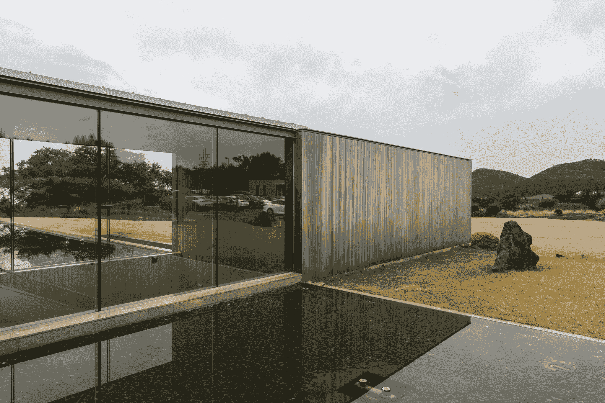 Stunning modern prefab house with floor-to-ceiling glass walls