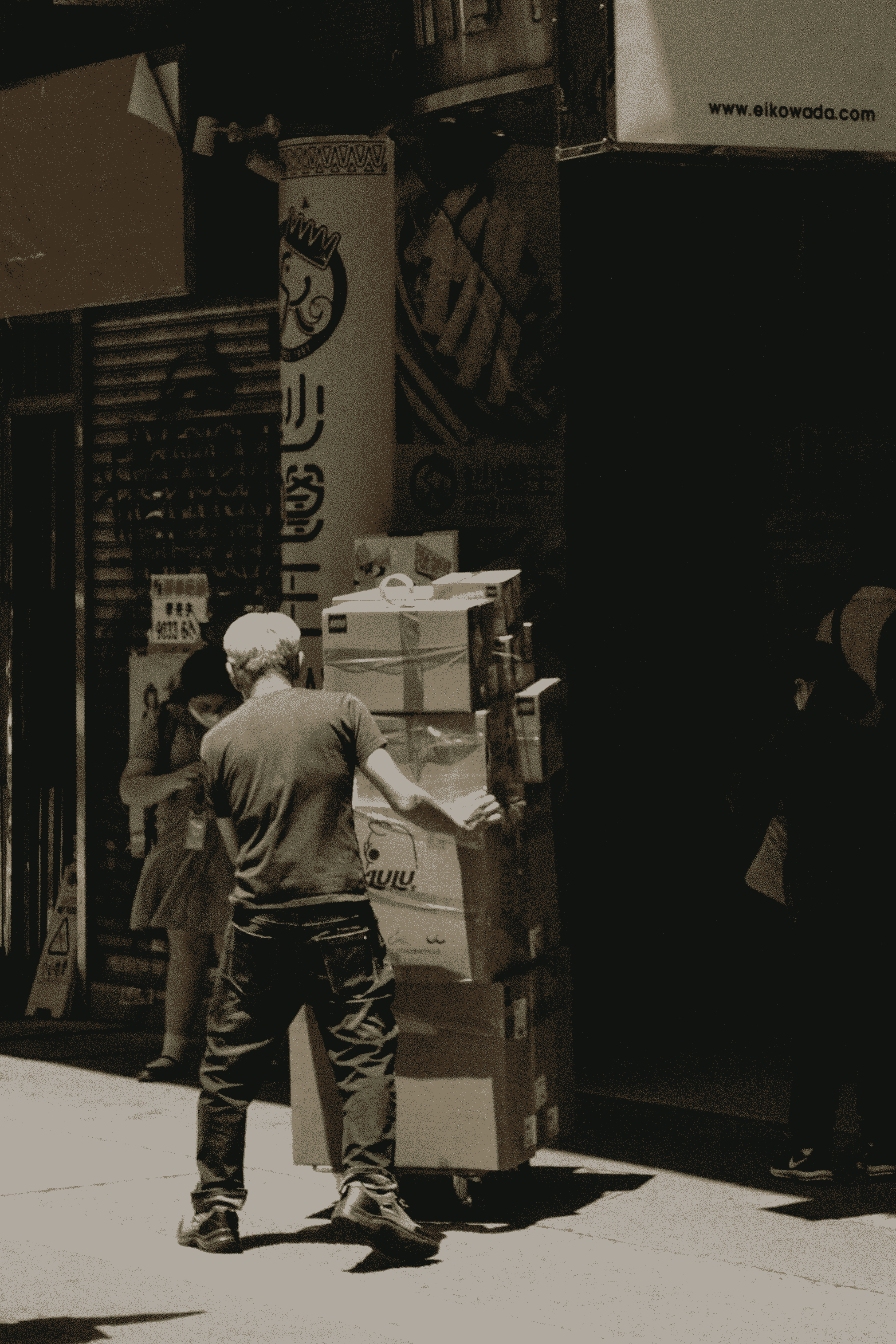 What are the risks of buying from alibaba: pitfalls vs benefits