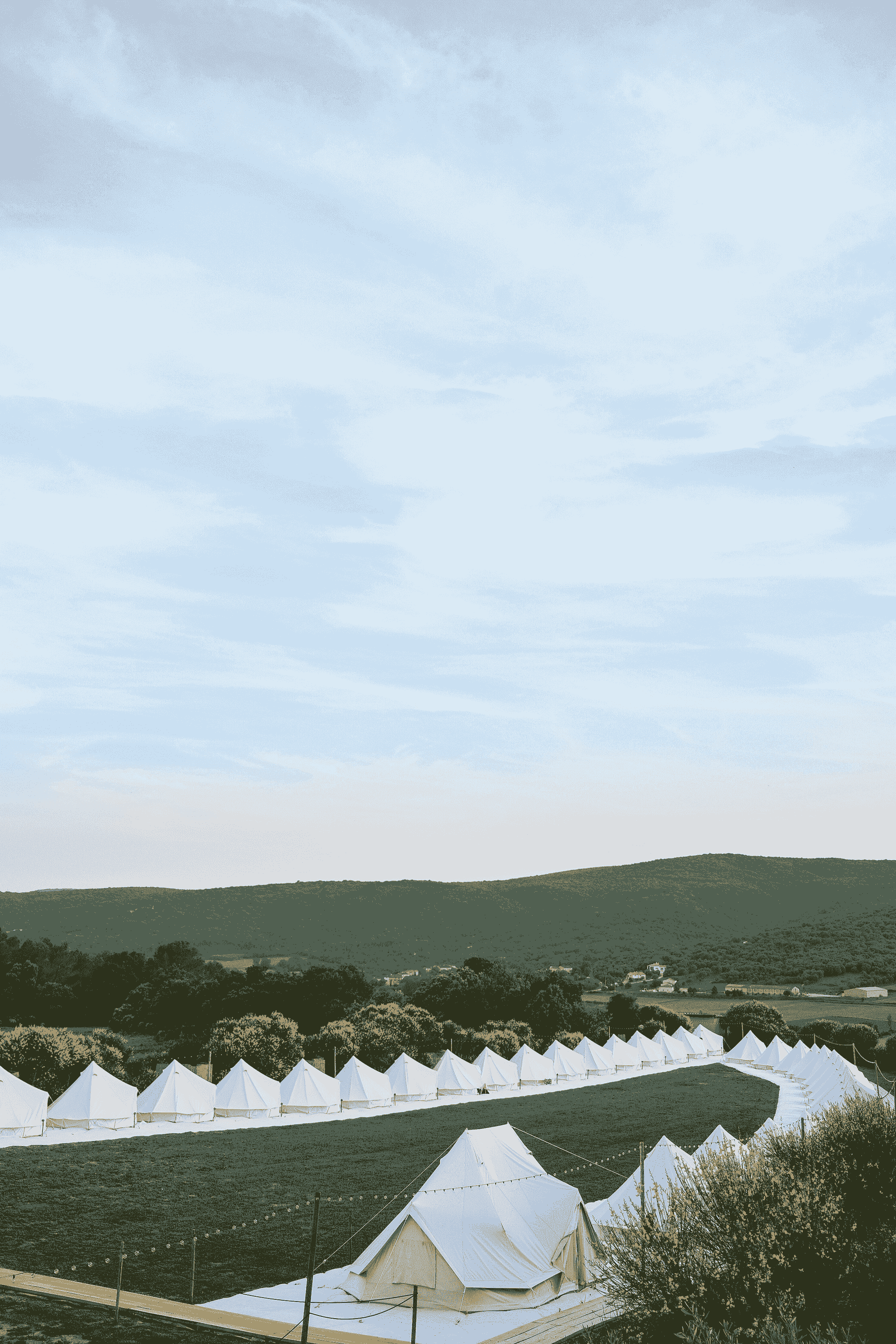 China Luxury Tent Manufacturers showcase their high-quality products in an outdoor setting.