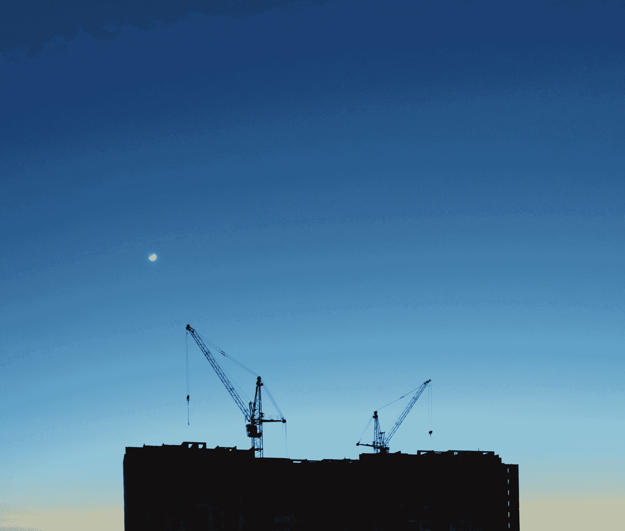 Assembling modular building systems at construction site