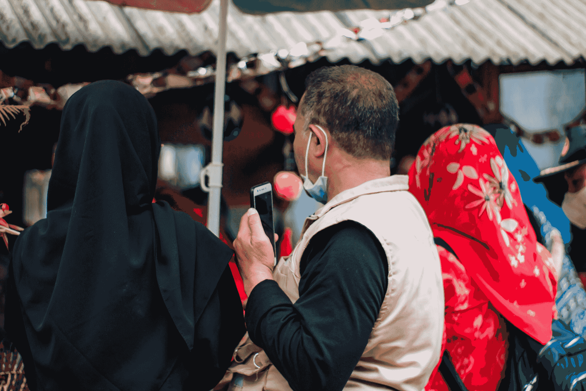 How to contact Alibaba suppliers using messaging system