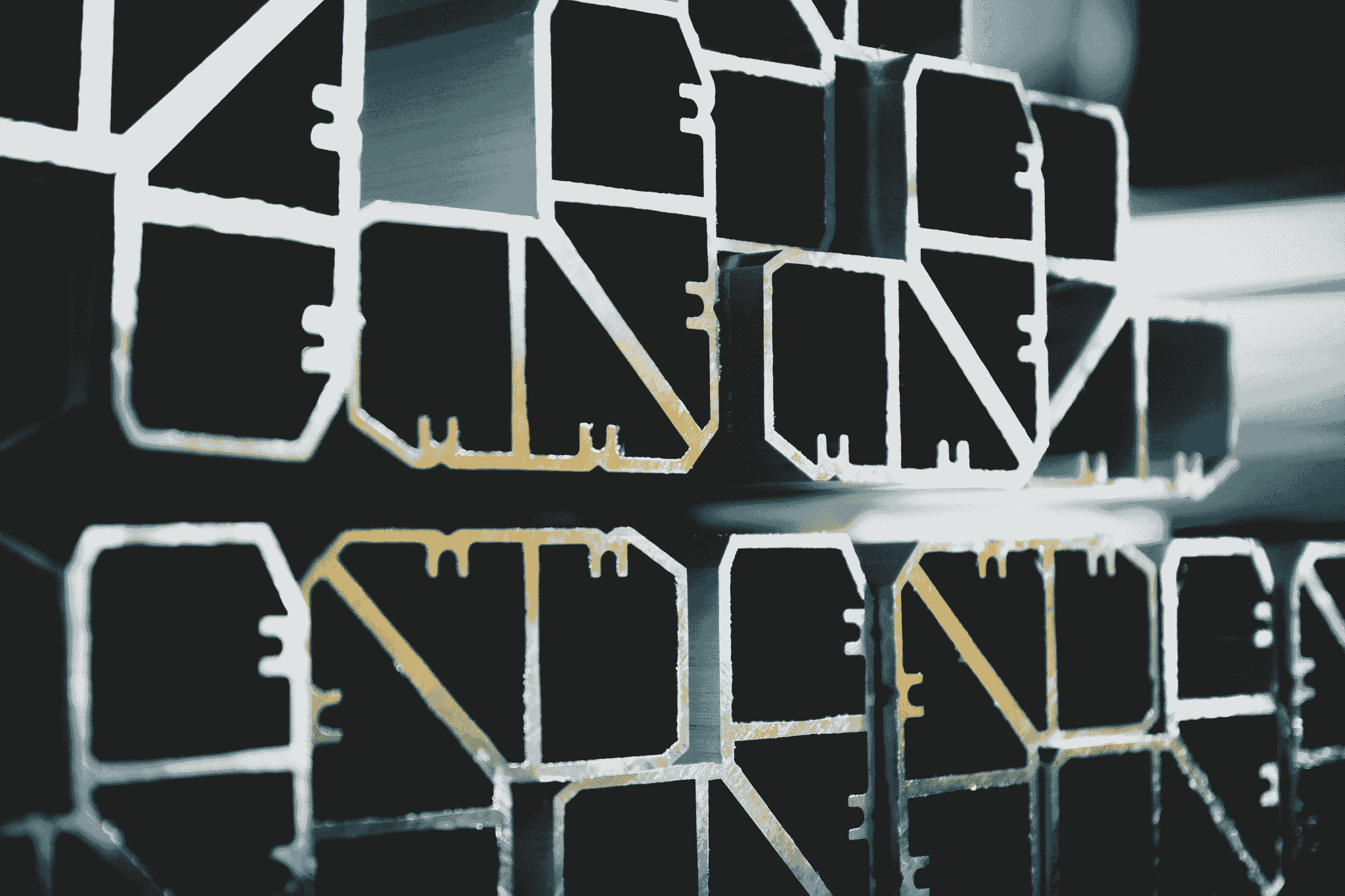 Comparing types of metal: is alloy steel stronger than aluminum