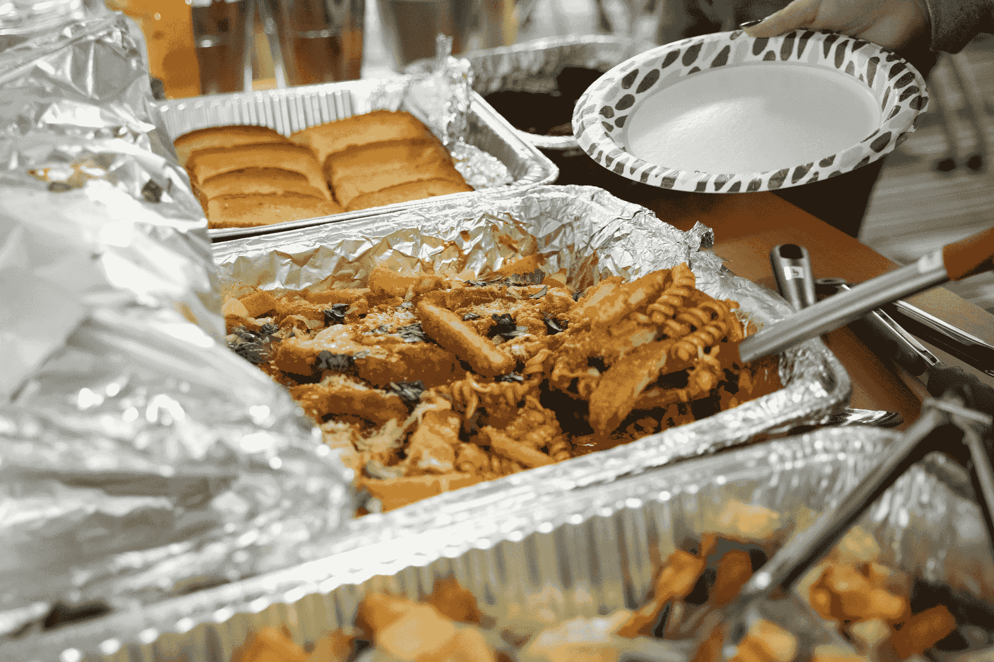 Showcase of clamshell food containers with different meals
