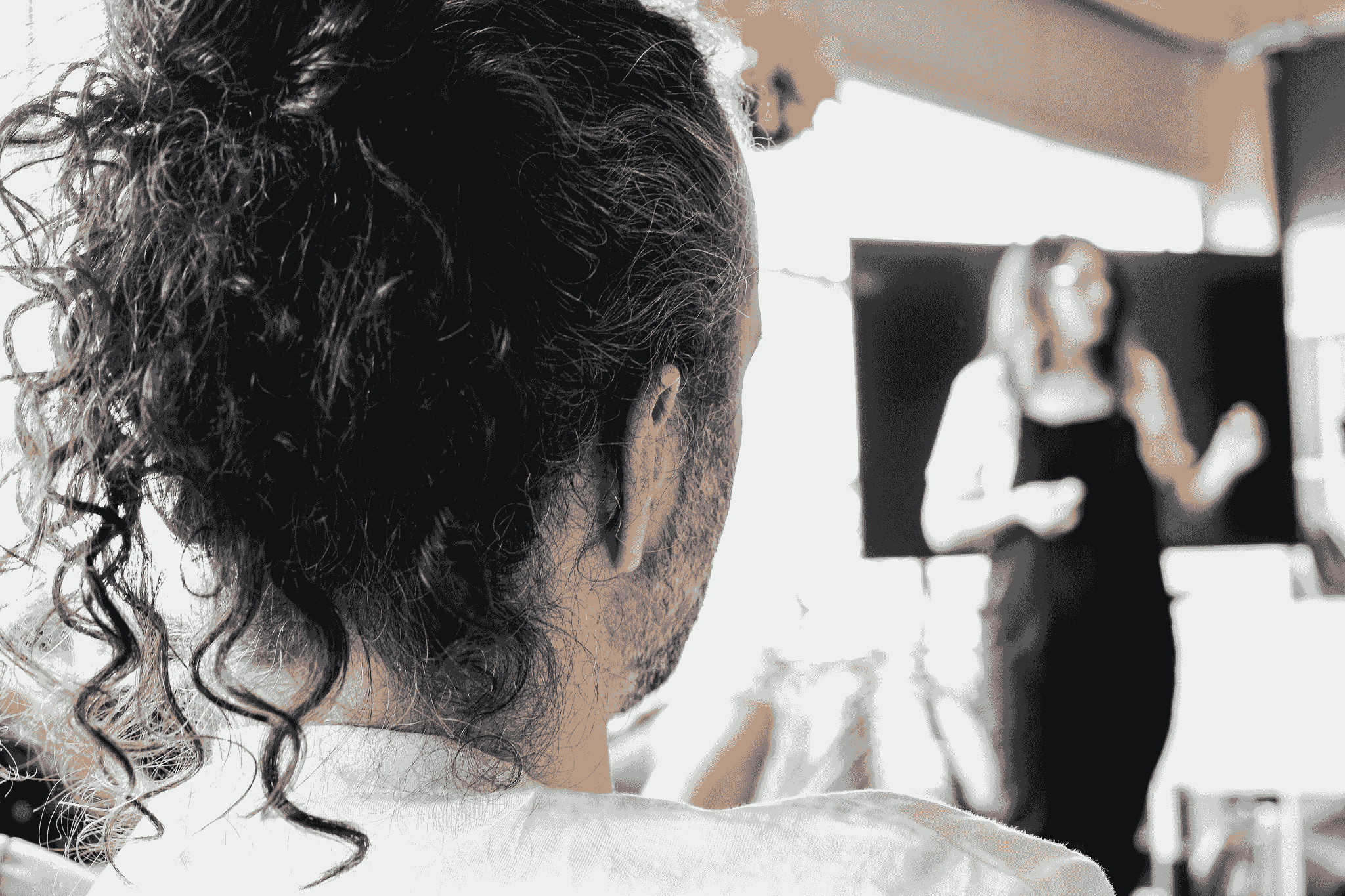 Workshop showcasing wholesale virgin hair care techniques.