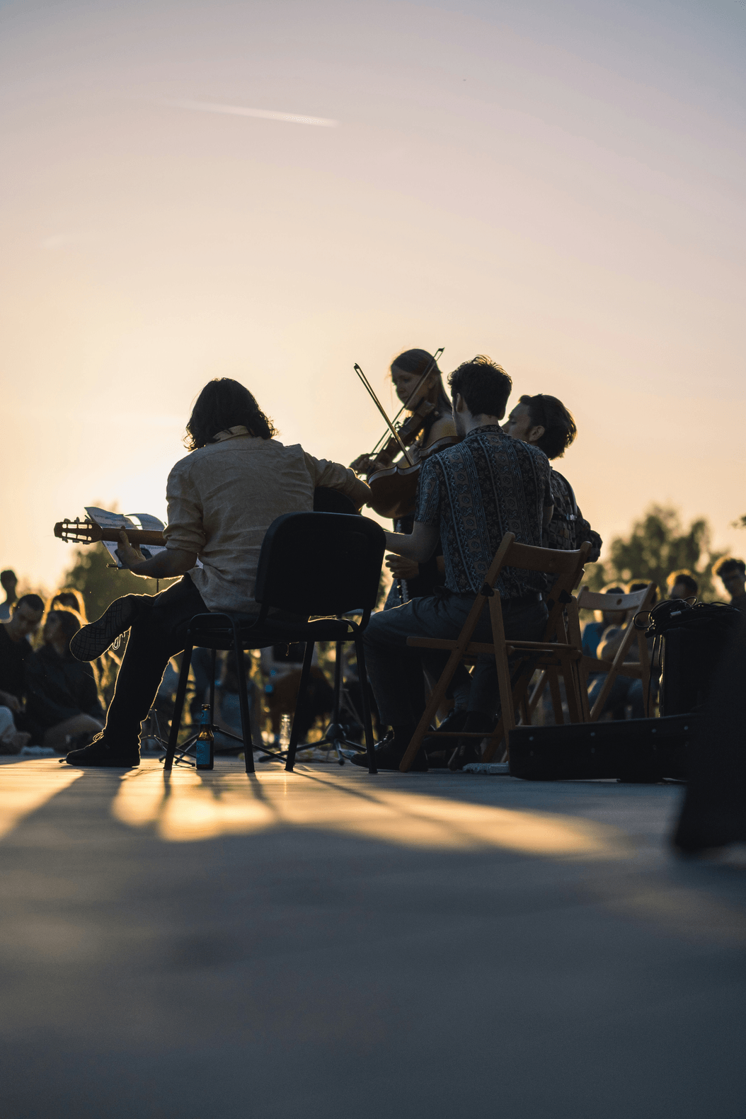 Come dance to the classics that have marked generations. Sign up with your email address to be informed of our upcoming events. OKALM organizes memorable evenings in Mauritius, celebrating French music from the 70s to 2000. Organization of evenings in Mauritius on the theme of French music from the 70s to 2000 with reservation, online sale of tickets, souvenirs