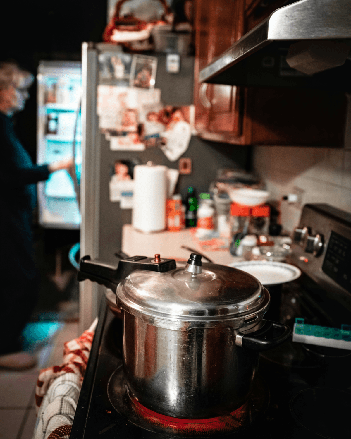 Say goodbye to guesswork and complicated recipes. Our innovative appliances make meal prep quick, easy, and consistently delicious with minimal effort. 
SMART KITCHEN APPLIANCES & TECHNOLOGY 
REVOLUTIONIZE YOUR COOKING EXPERIENCE.
 Cook smarter, not harder, with our high-tech kitchen appliances. From multi-functional smart rice cookers and rapid multi-cookers to precision kitchen gadgets, we bring effortless meal prep to your countertop. Enjoy foolproof cooking, sleek designs, and delicious, restaurant-quality results at home.