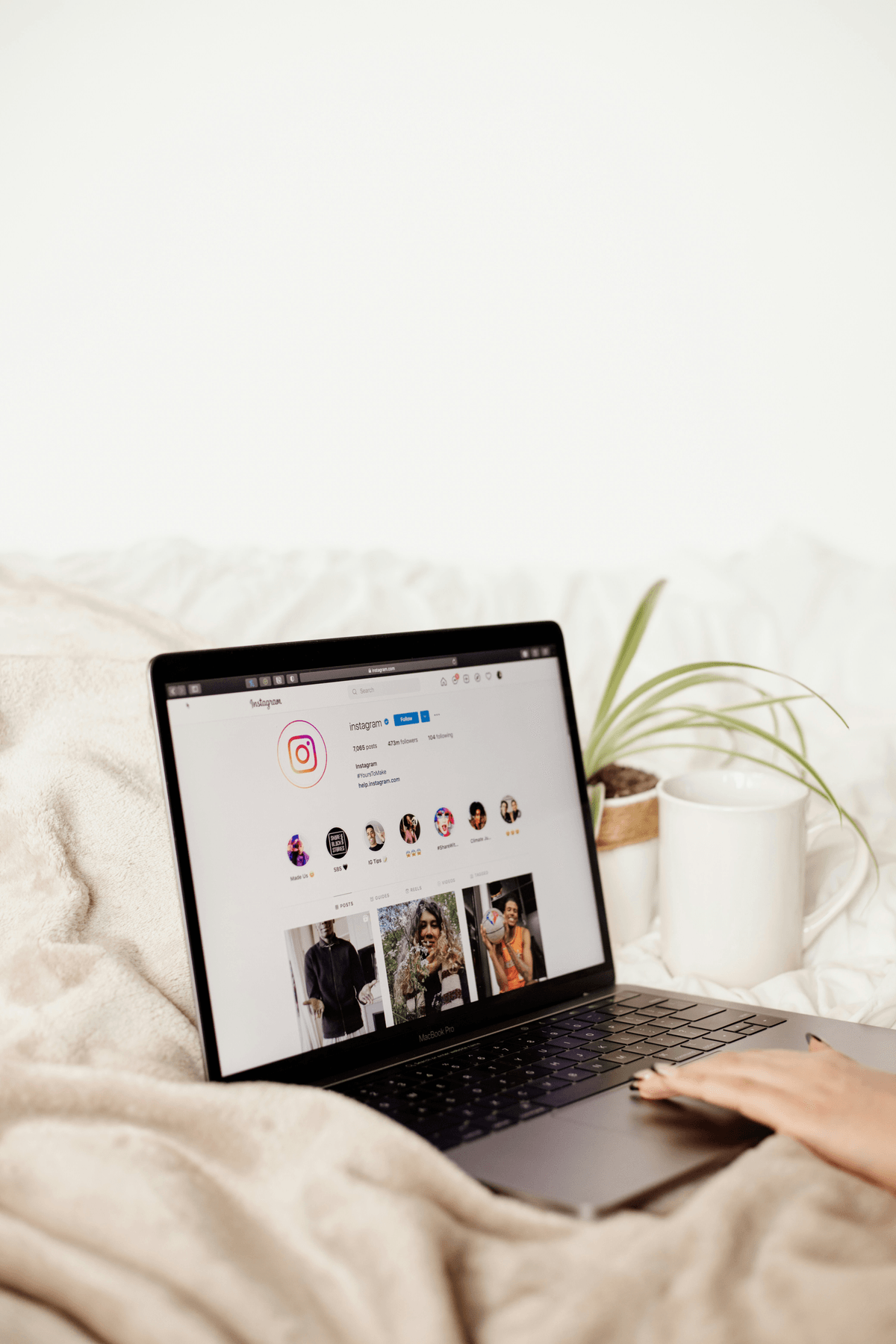 

Earn While You Watch: Complete simple tasks like screenshots and likes to boost video views.


Minimal Time Required:Spend just 10-30 minutes daily to start earning.


Earn Up to $500 Daily: Ideal for homemakers looking for extra income!

 
 
Join Us for a Flexible Online Part-Time Job Opportunity!
 
 🚩Material Description: We are recruiting online part-time workers. Our job involves watching videos on the platform and completing tasks, such as taking screenshots and liking, to increase the video's views. You only need to spend 10-30 minutes a day watching videos and completing tasks to earn income. If you are interested in our part-time job, you can contact me via WhatsApp.

🚩Material Requirements: 25 years old and above! Can speak English! Only recruiting housewives! Daily income of 50-500 US dollars!

Note: This is a landing page designed for Bangladesh, and I need your help to improve and simplify it, making it attractive enough, and it needs to include stories and images of people from Bangladesh.