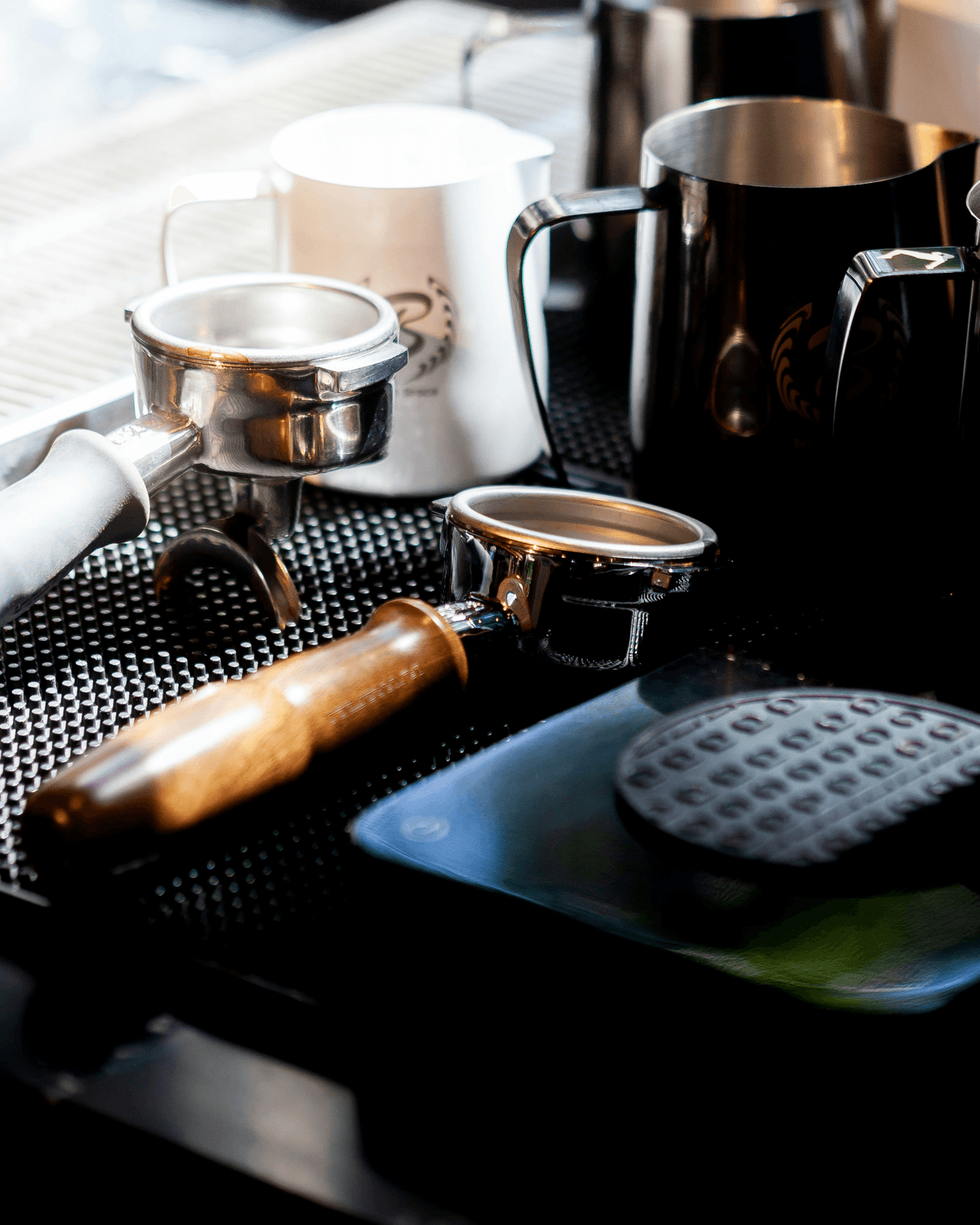 Discover our latest arrivals designed to make your kitchen smarter and your cooking more enjoyable. Shop now and transform your space. 
STYLISH & FUNCTIONAL KITCHEN TOOLS
Elevate your cooking with high-quality gadgets that simplify meal prep and add a touch of style.
 Transform your cooking space with The Daily Chef. We bring you stylish, high-quality kitchen tools and clever gadgets that make meal prep a breeze. Cook smarter, live better—explore our latest arrivals now!