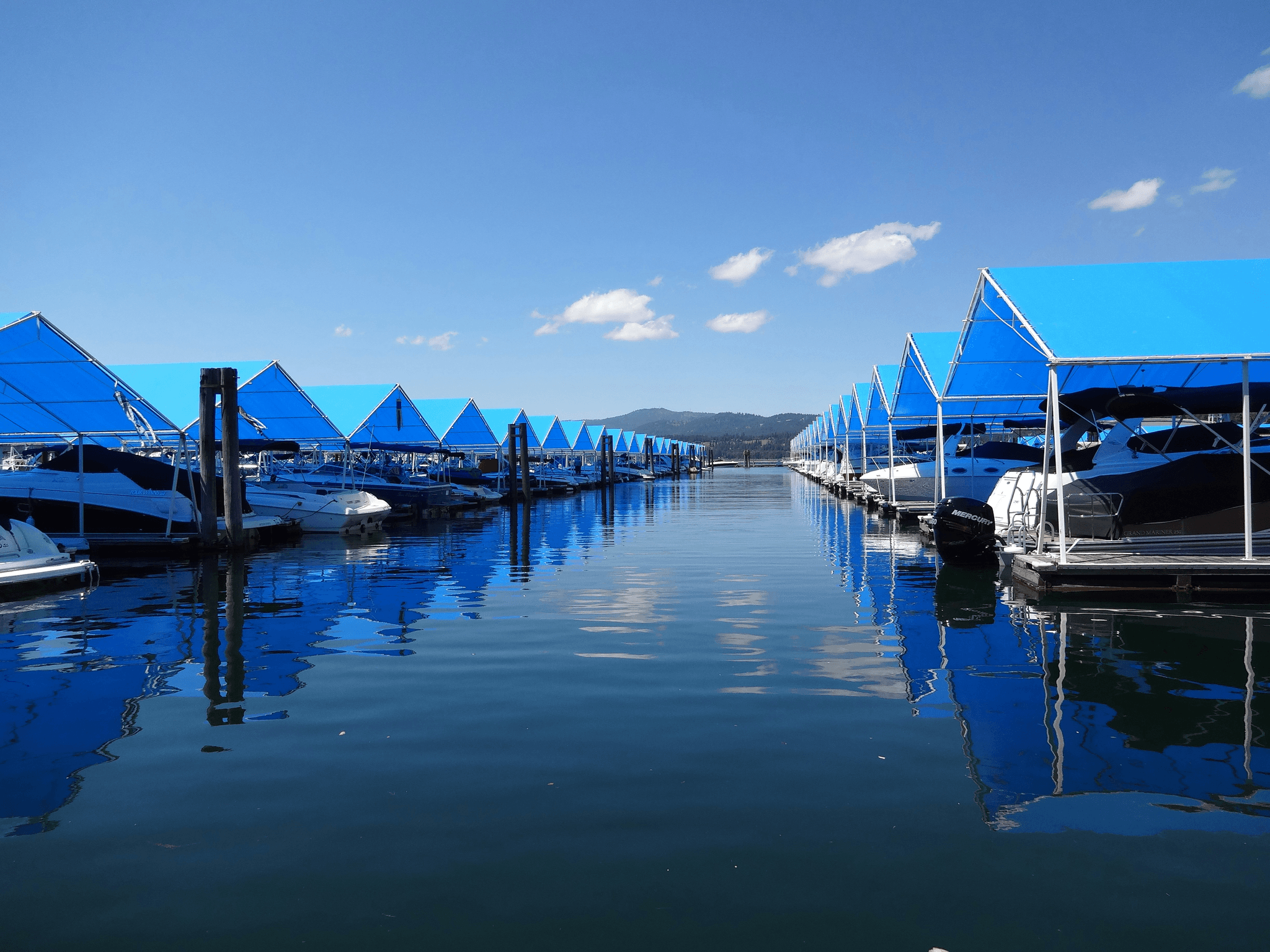 average pontoon boat weight overview in marina setting