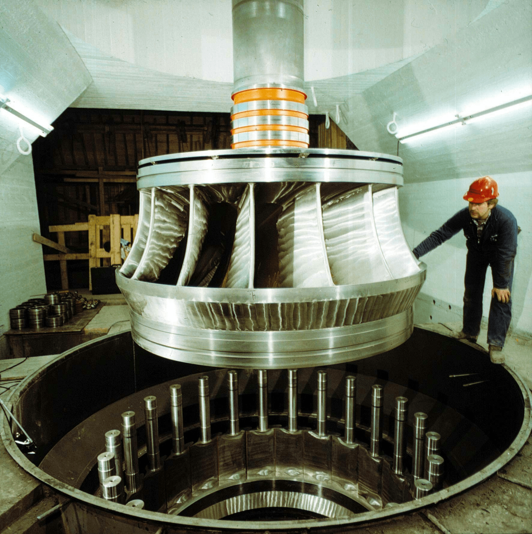 Centrifugal compressor with diagnostic instruments and mechanical parts