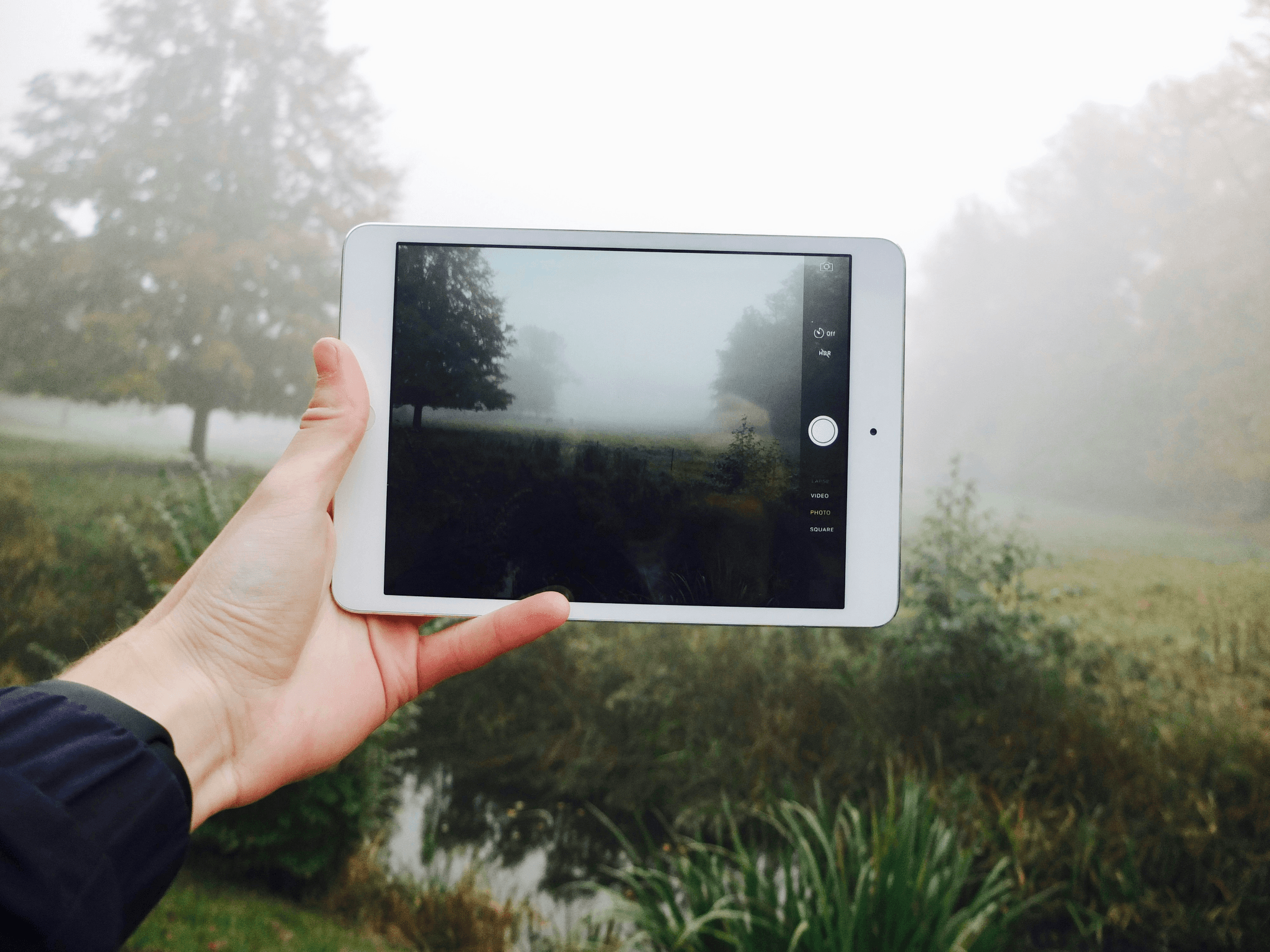 Early signs of Tablet PC Defects including dead pixels and dust inside camera