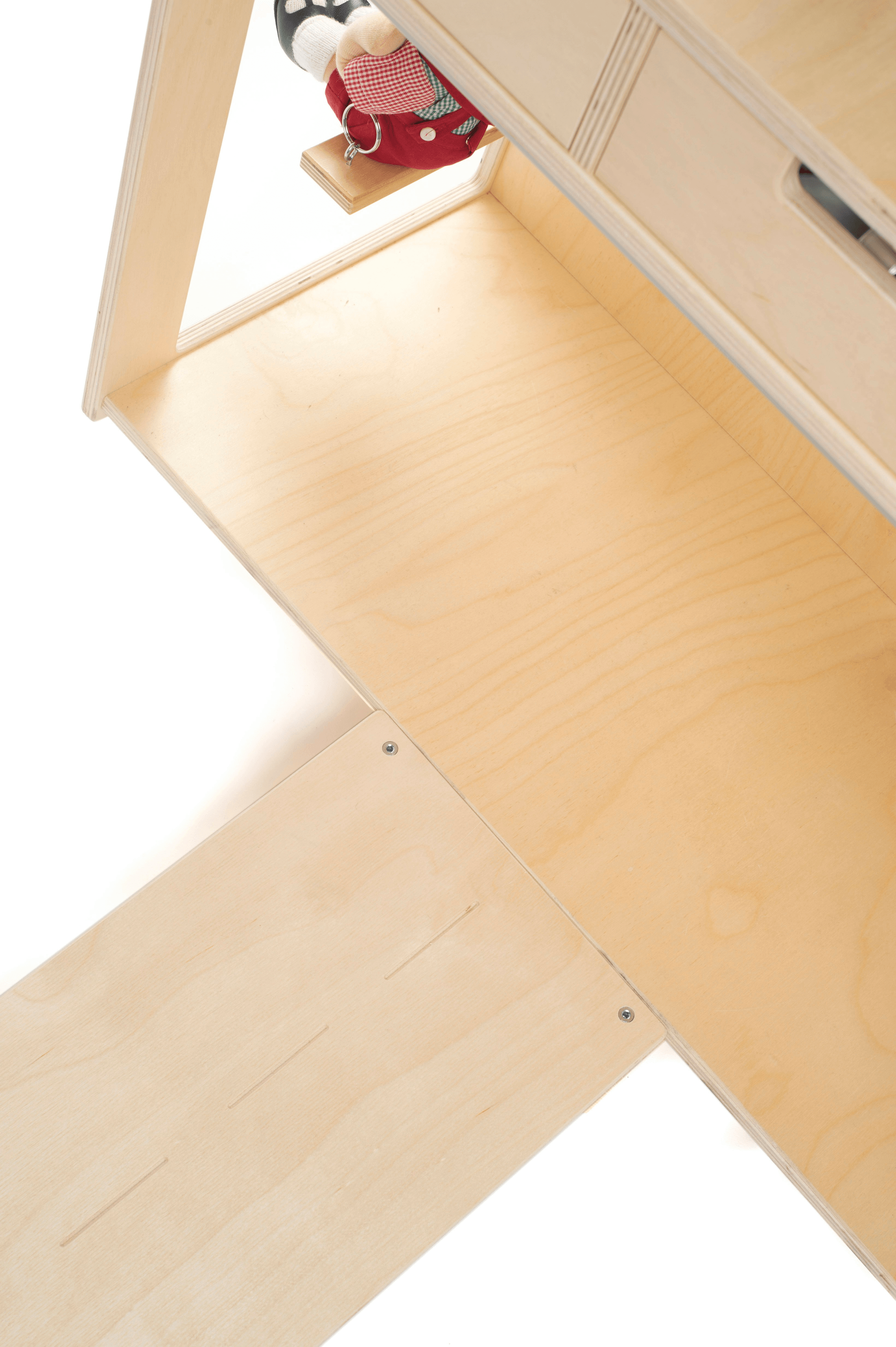 Efficient installation of pull-out shelves in upper corner kitchen cabinet