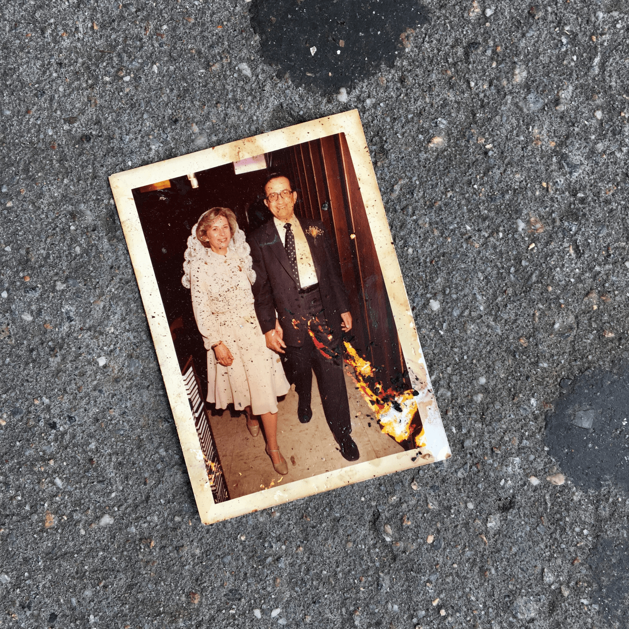 為什麼現代人不僅要拍婚紗照，還要拍離婚照？｜探索拍分手照、銷毀婚紗照背後的心理需求｜身心靈｜療寮診所．板橋江子翠｜家醫科診所．心理諮商