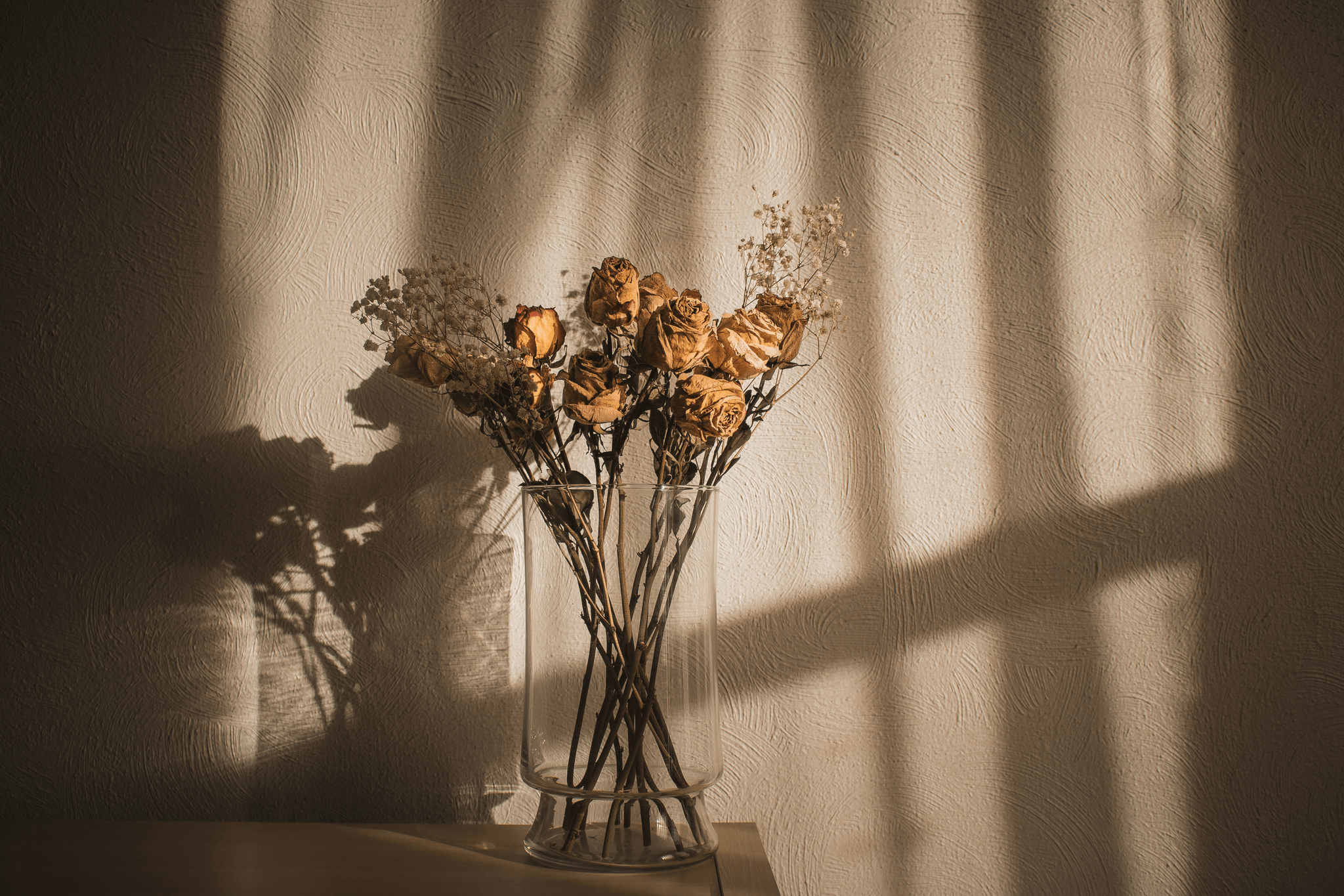 dried flower suppliers offering beautiful arrangements