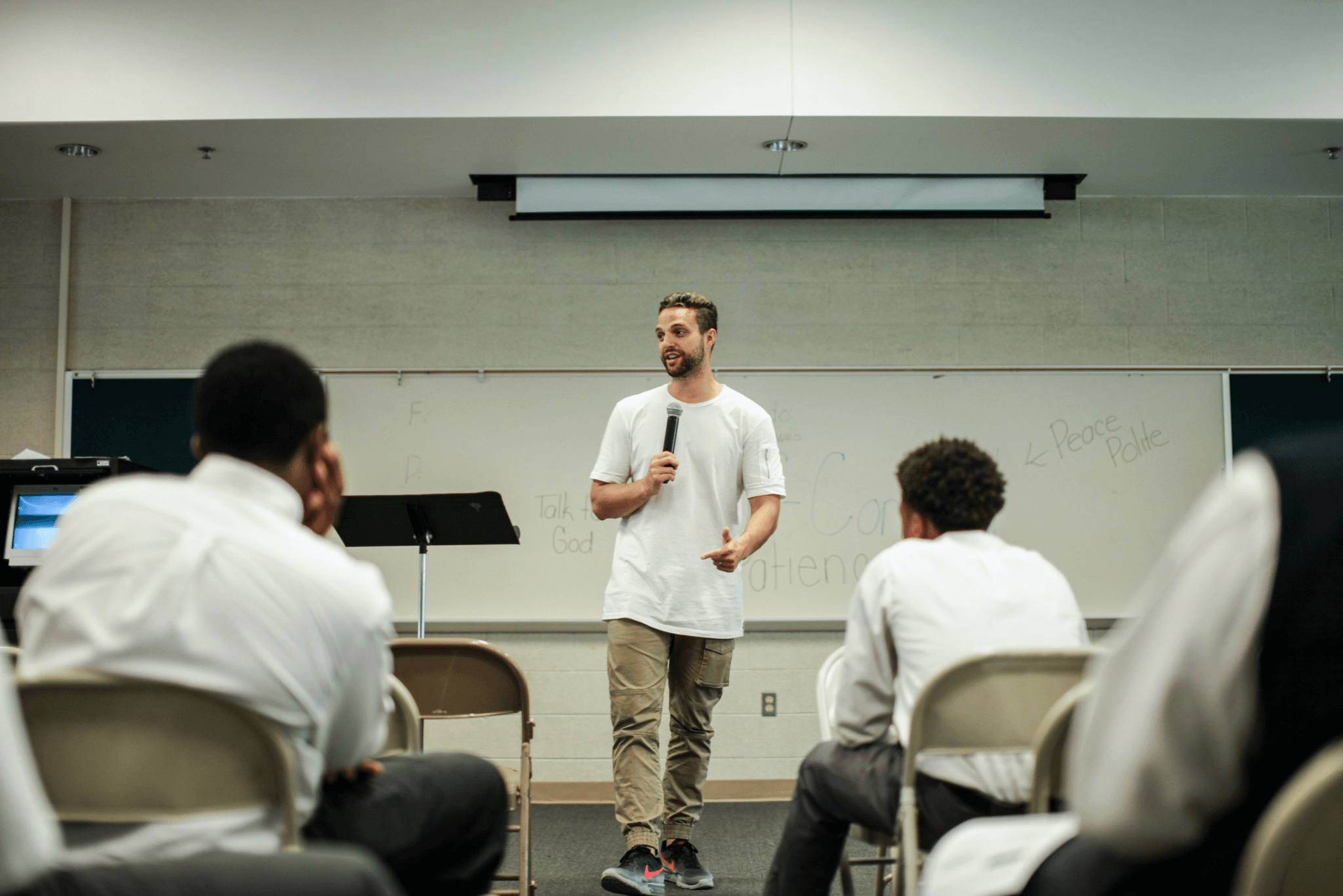 通过我们的高效活动，促进团队成员之间的真实连接，激发内在的动力与激情。我们的目标是让每个人都能感受到归属感与支持，进而推动团队整体表现的提升。 团队连接 我们能为您做什么 1. Hero – The Ignition Point
Headline: Spark & Sprout

Sub-headline: Where Teams Spark and Sprout Together.

Key Message: We are Hong Kong's pioneering team development partner. We design immersive experiences that ignite energy (Spark) and nurture sustainable growth (Sprout), guiding your team through every stage of its journey.

Primary CTA Button: "Book Your Discovery Call"

Secondary CTA Link: "Meet Our Ignitors"

Visual Concept: A high-impact, short video loop or animated illustration showing a spark landing on fertile ground, rapidly growing into a vibrant, interconnected network of plants and light, symbolizing team transformation.

2. Our Spark & Ignitors – Mission, Vision & Team
Section Headline: The Spark Behind Your Growth

Mission Statement: Our mission is to unlock the collective potential of every team in Hong Kong. We believe powerful teams are built by first igniting authentic connection and energy, then deliberately nurturing the environment for that energy to grow into lasting performance an