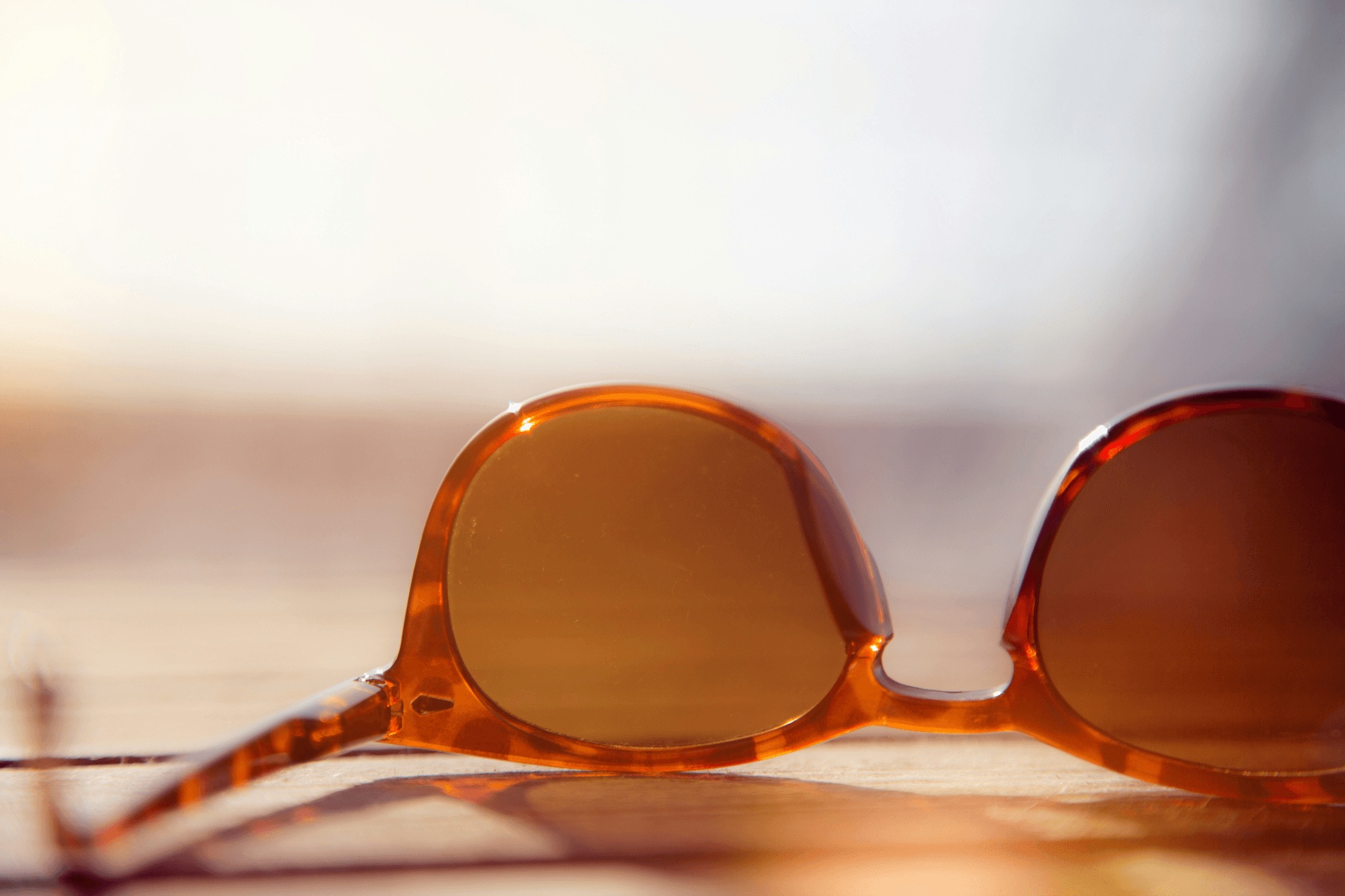 Men vs women sunglasses showcasing distinct styles.