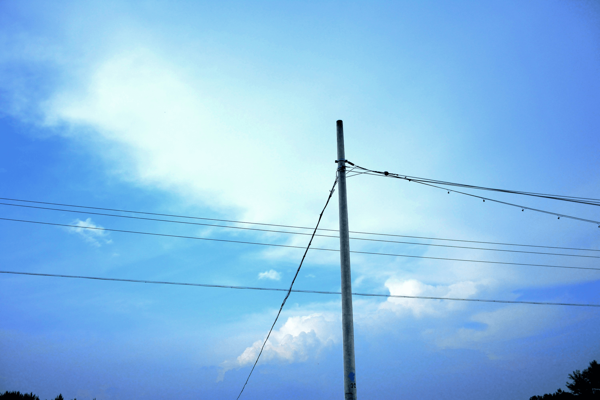 what is a guy wire on a power pole: explanation of its function