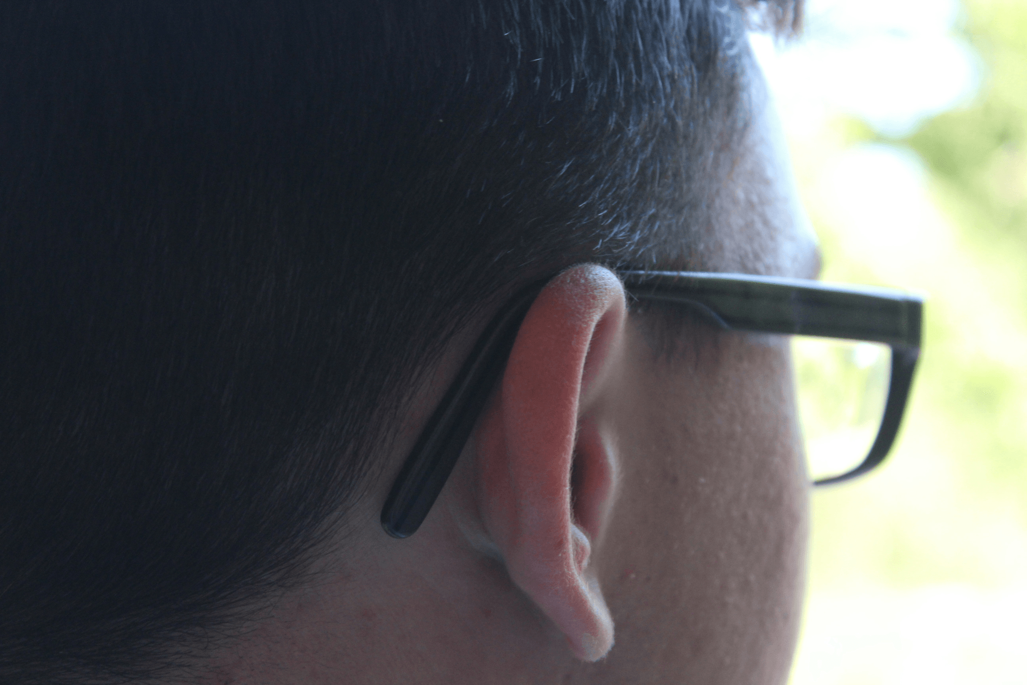 Why are my glasses making a mark behind my ear? Remedies for uncomfortable eyeglasses wear