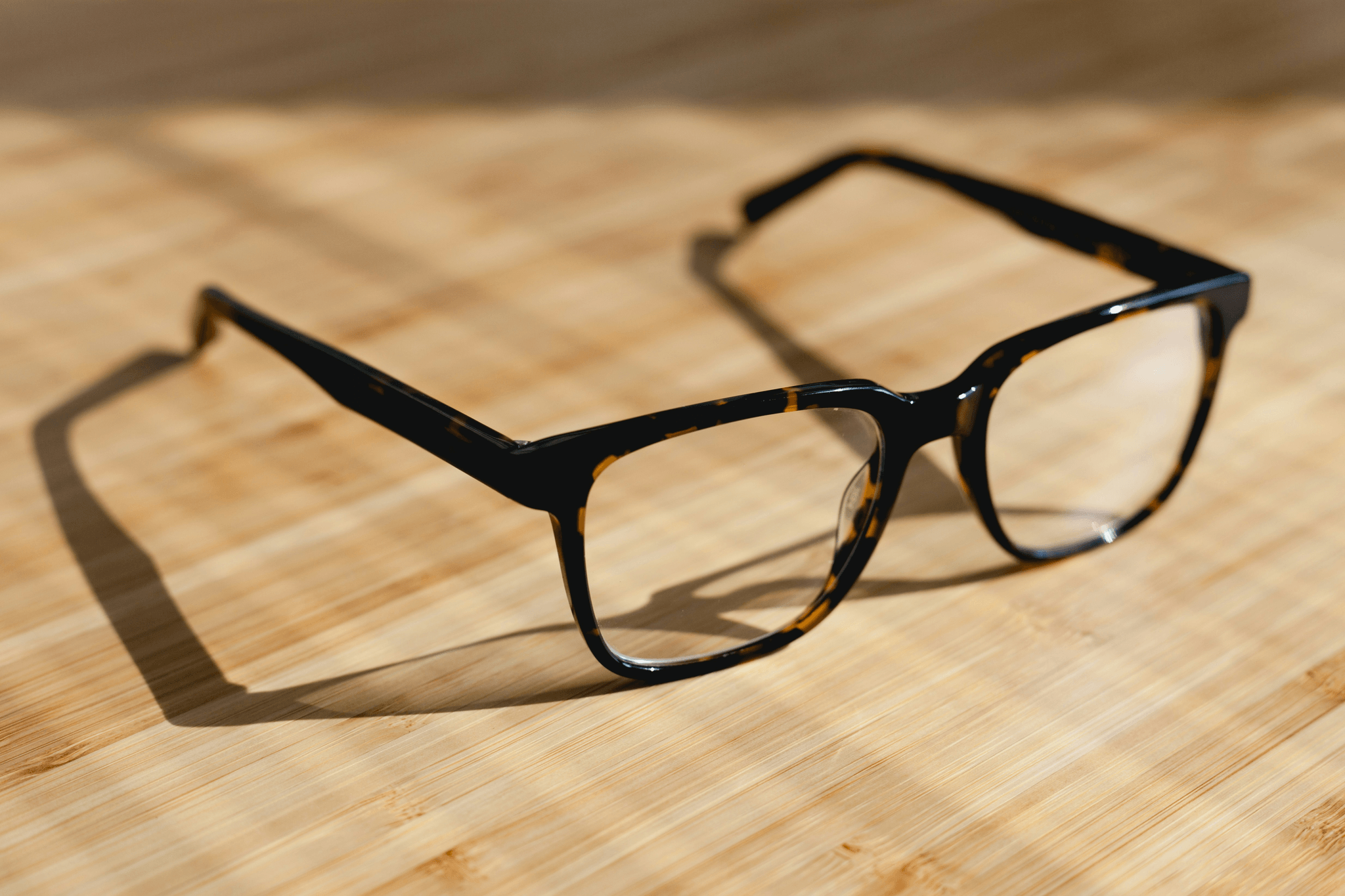 Stylish tortoiseshell frames perfect for men and women.