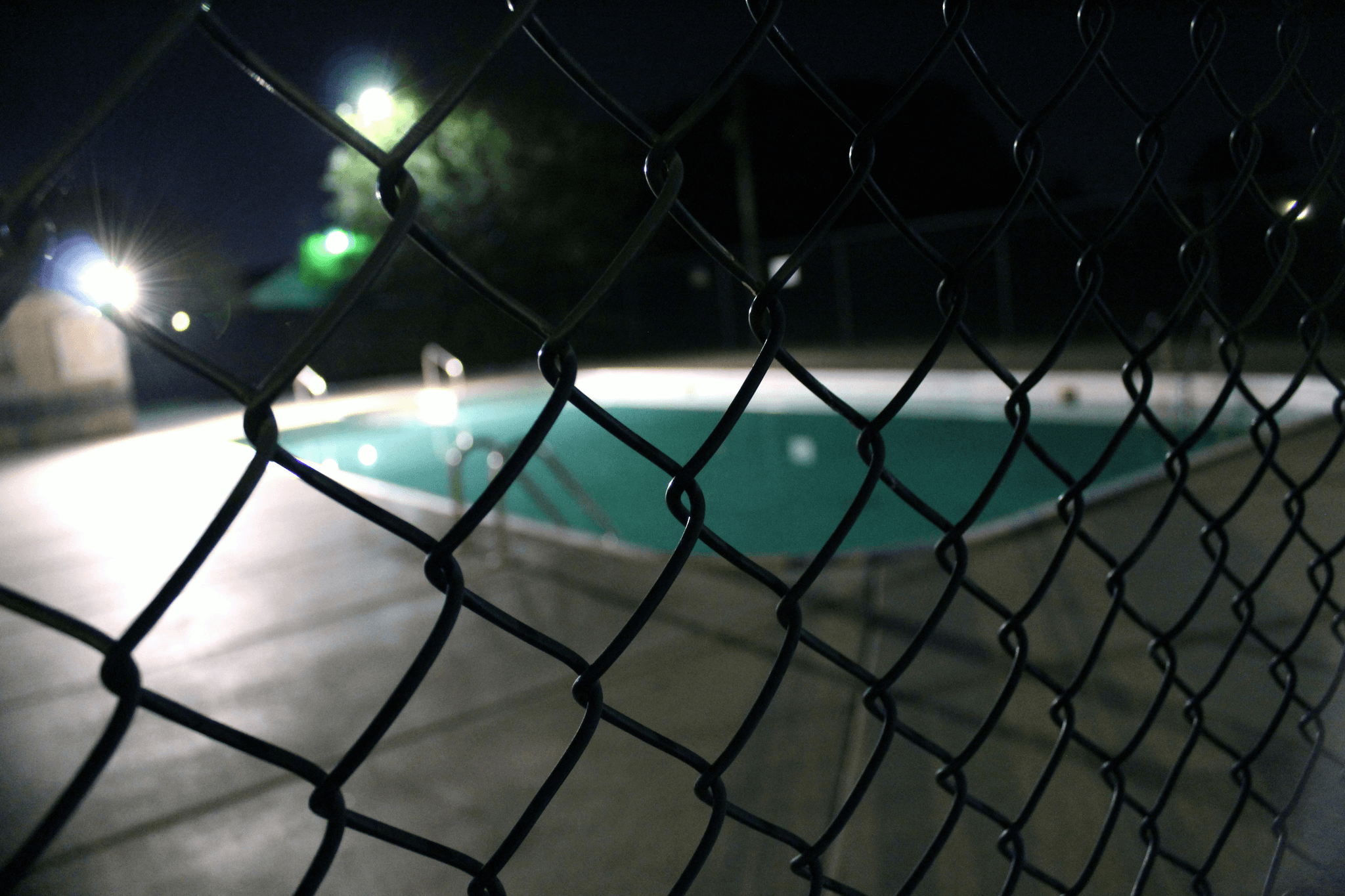 best pool fence ideas featuring innovative uses of chain link fencing