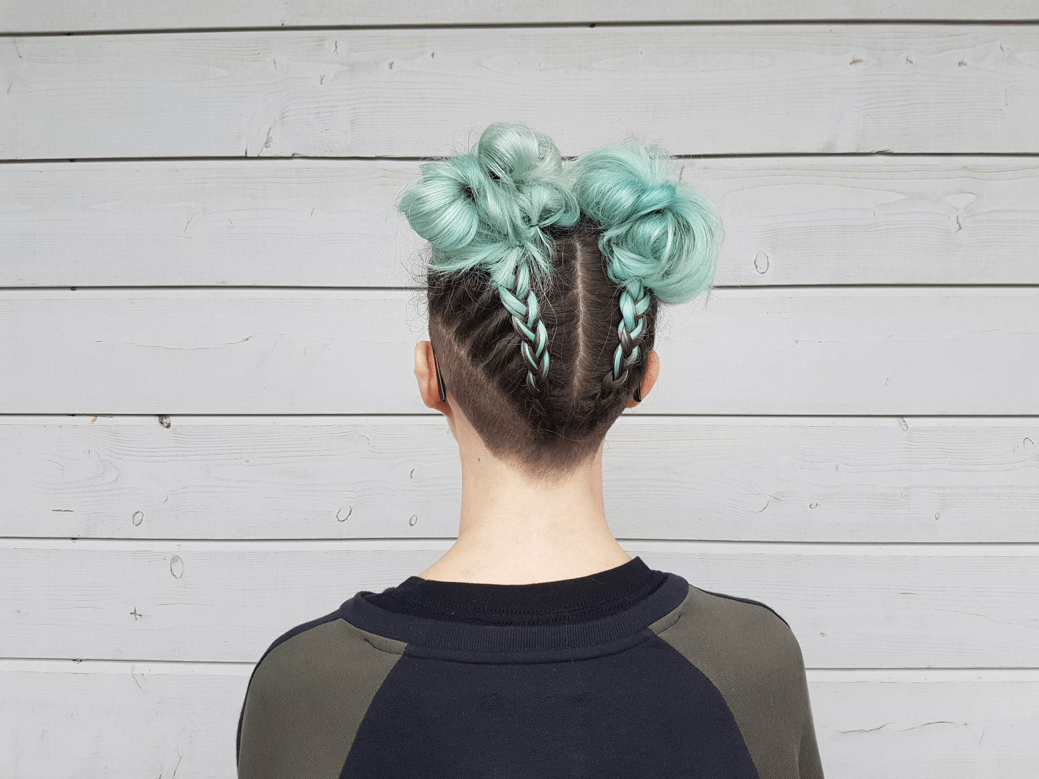 bundle braiding hair in trendy colors