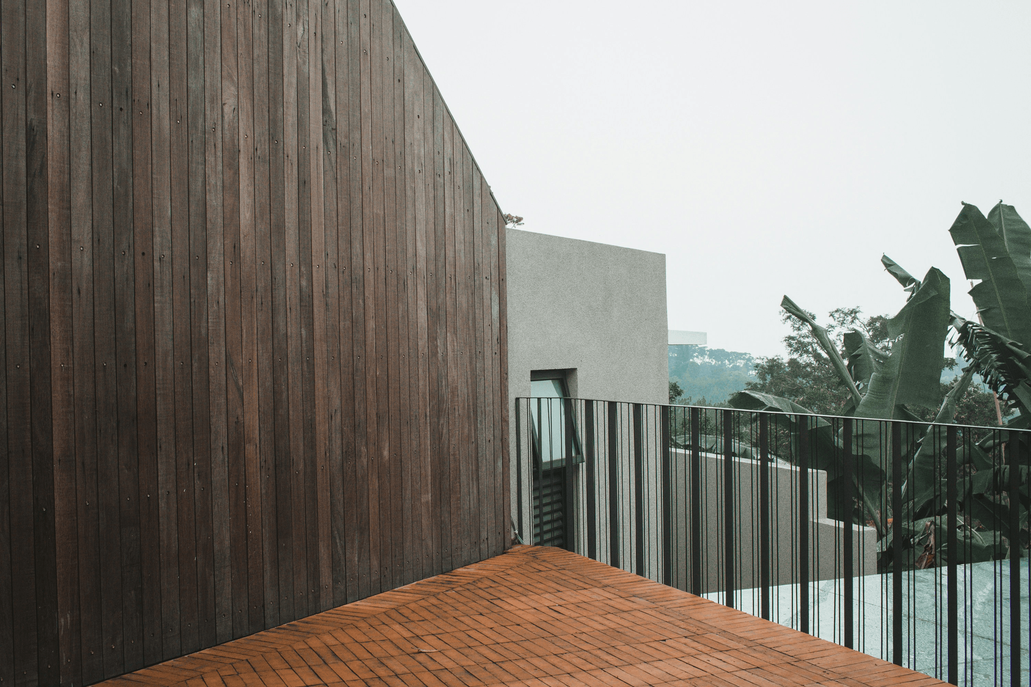 newtechwood cladding used in an elegant outdoor deck setting.