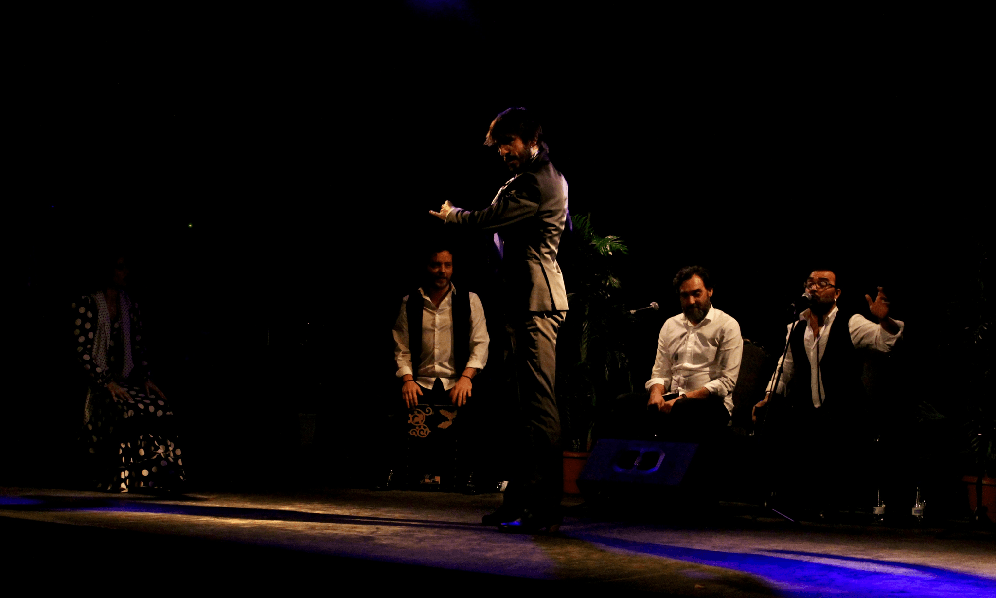 Self Bending Fork Magic Trick Performance