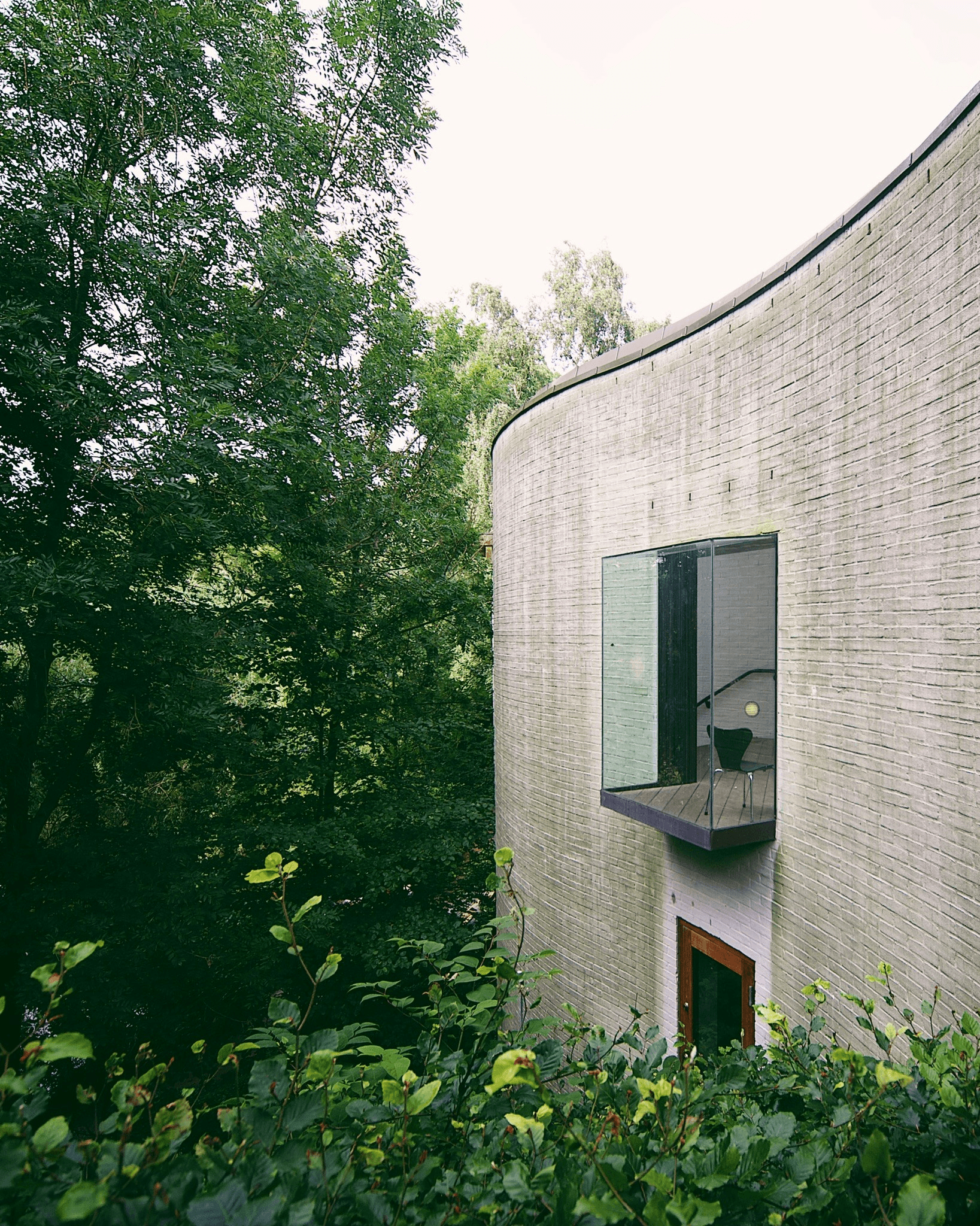 Exploring factors influencing space capsule house price.