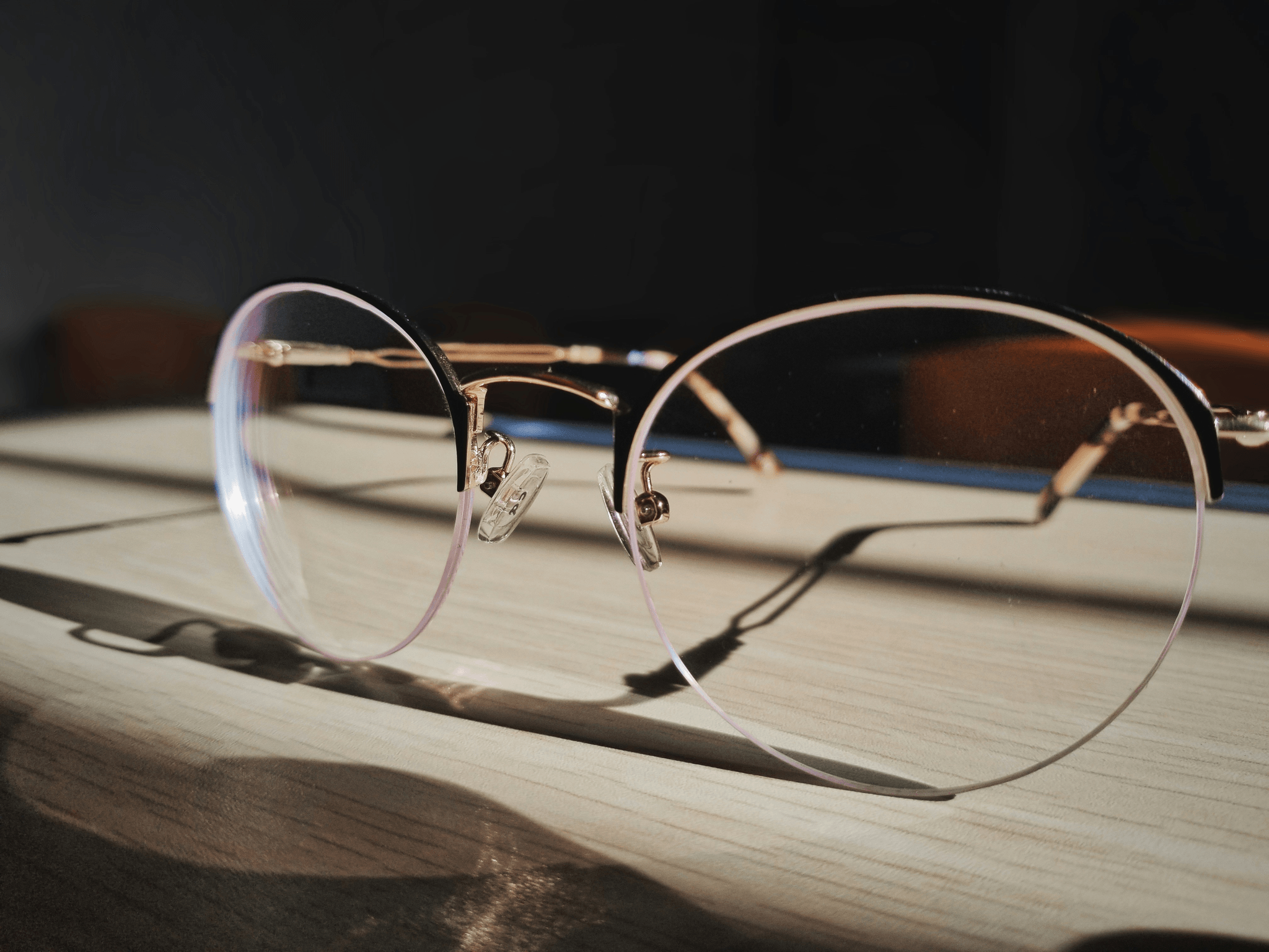 rimless glasses pros and cons in fashionable designs by Daposi