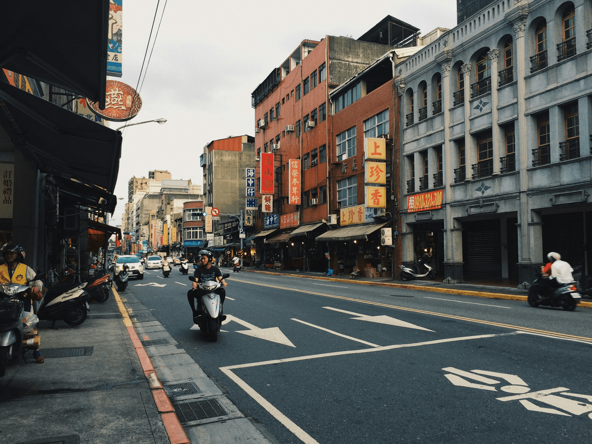 【久坐專題】三步也要騎車？比上班族還「久坐」的機車族｜淺顯易懂的行醫筆記｜療寮診所．板橋江子翠｜家醫科診所．健保一般科