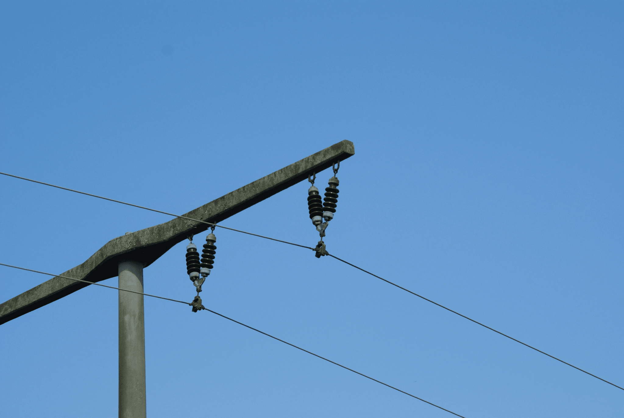 guard wire in transmission line protecting conductors