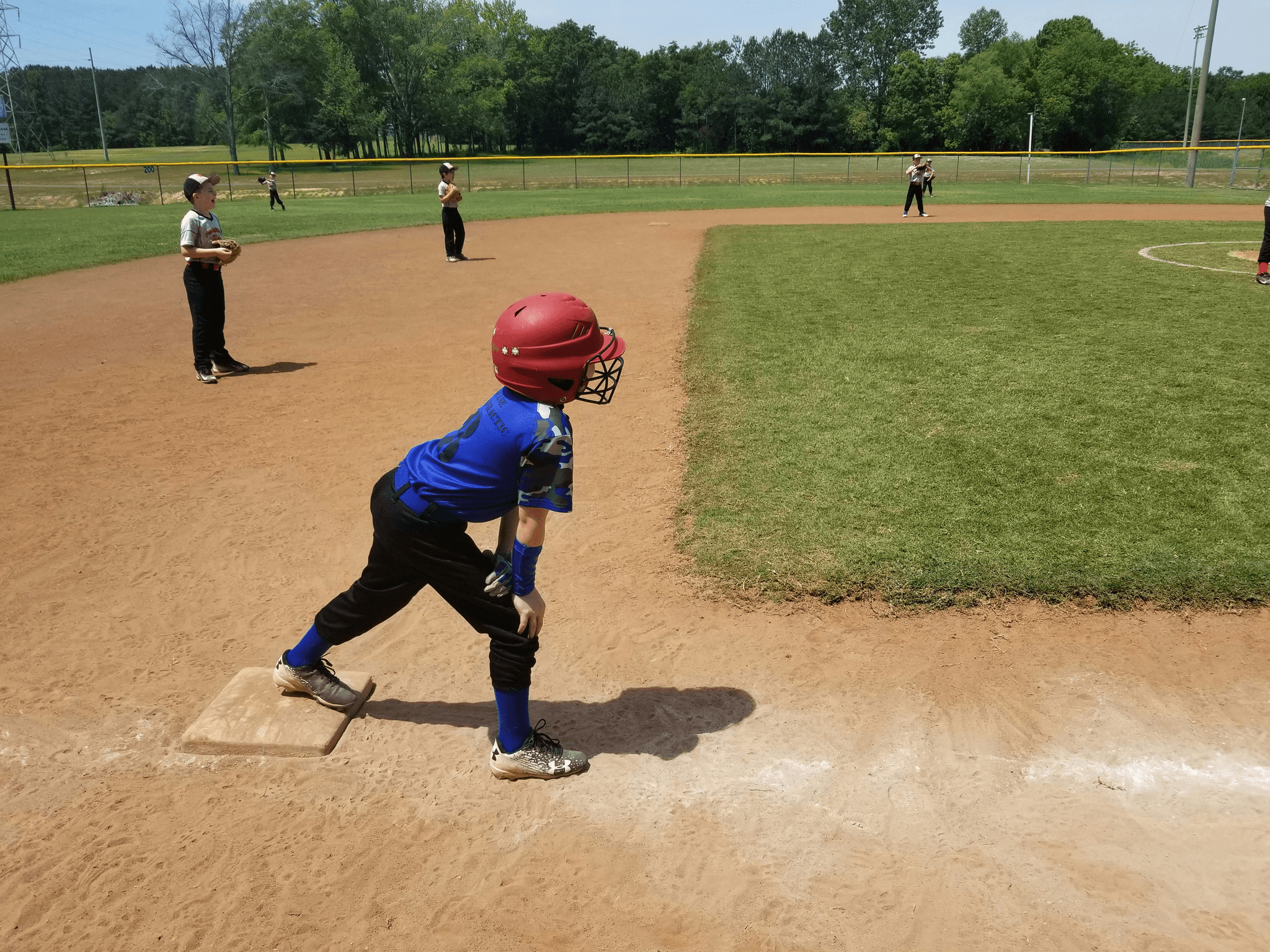 Join us in our Arts & Crafts sessions where creativity knows no bounds! Whether you’re a novice or an experienced artist, we provide the materials and guidance to unleash your imagination. From painting to pottery, each class is an opportunity for self-expression and fun! Creative Arts & Crafts What We Offer Drop in programs for Adults, youth, and pre-schoolers!  Sign up for Arts & Crafts, Music programs, or Sports such as basketball, ball hockey, pickleball and more!