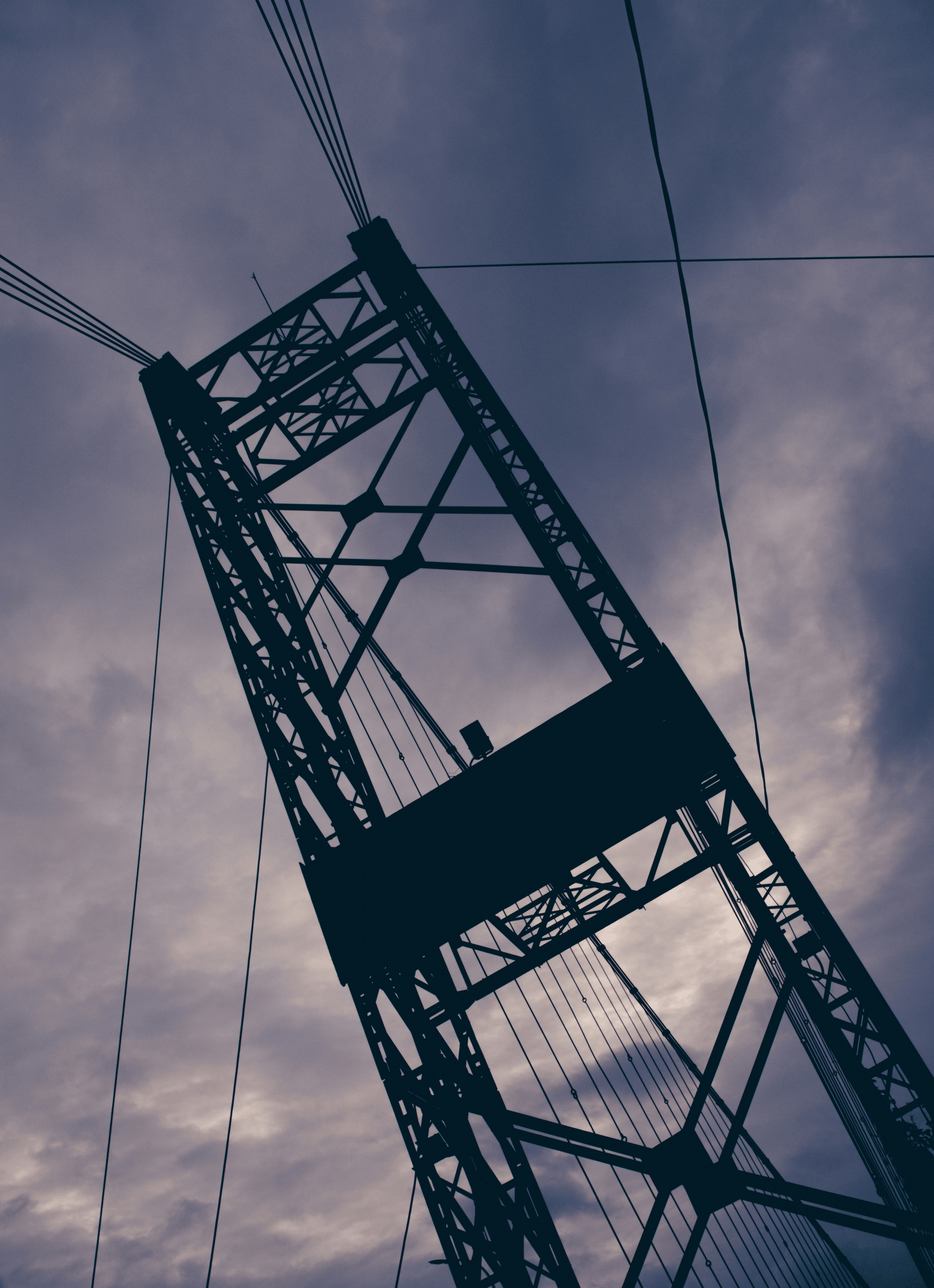 Stockbridge damper in transmission line ensuring stability against vibrations.