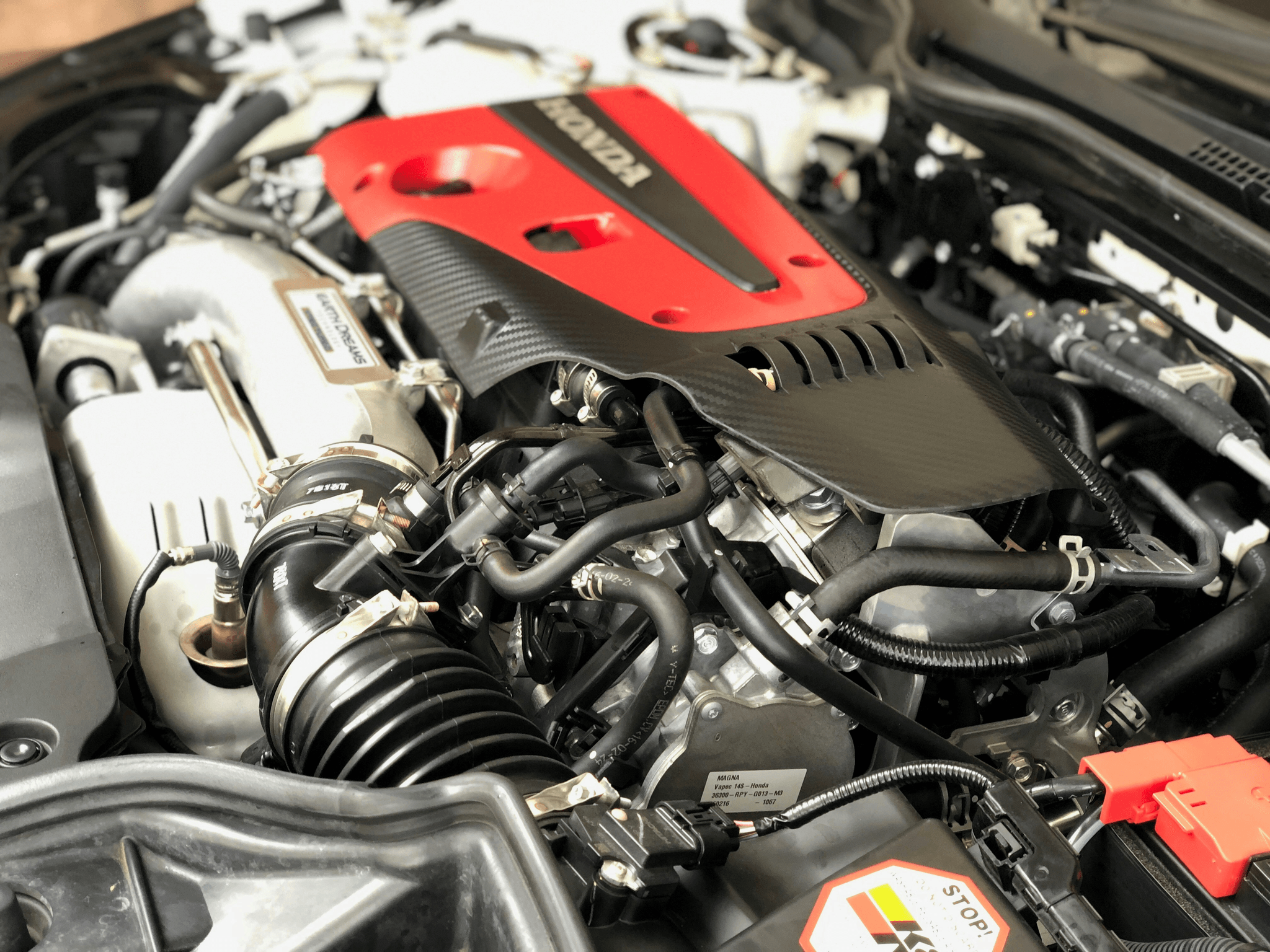 inboard vs outboard motor comparison chart showing pros and cons