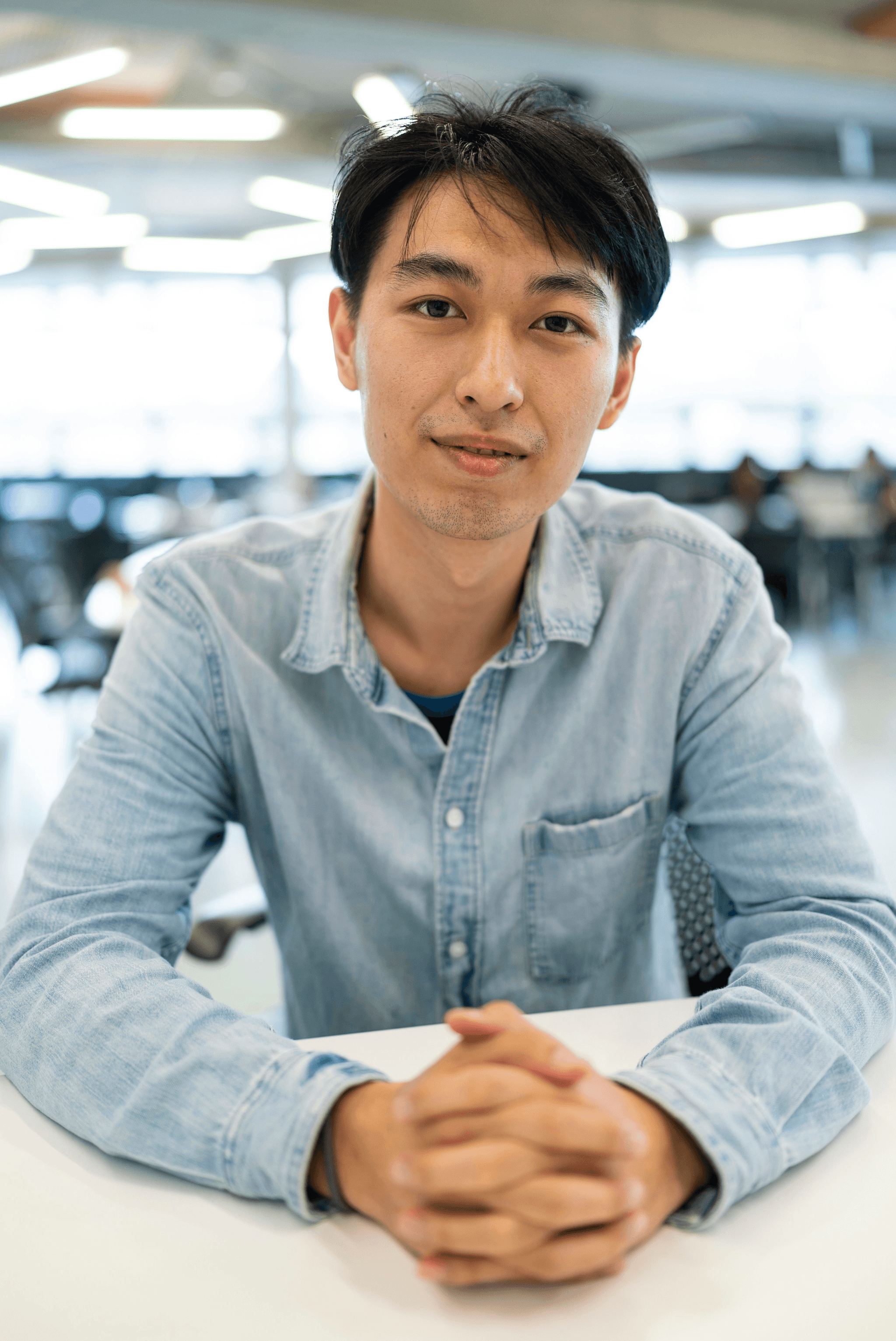 Alibaba sourcing agent negotiating with Chinese supplier