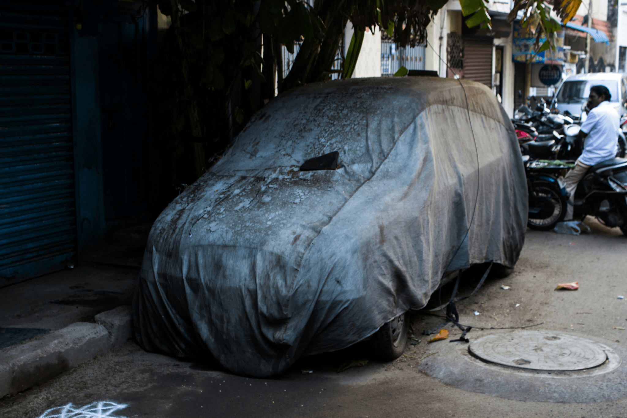 Durable gear cover preventing rust on vehicle engine.