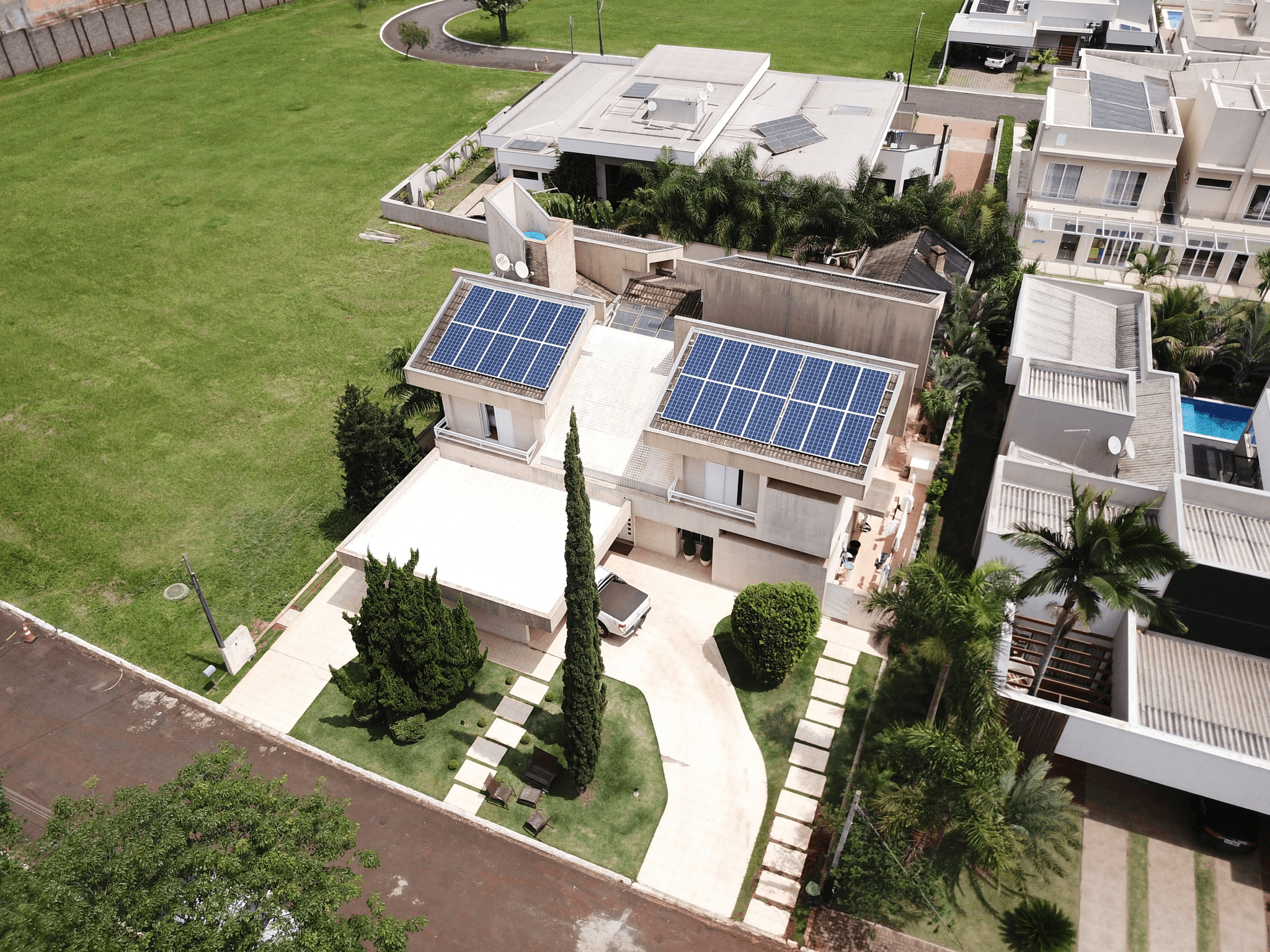 Efficient solar powered air conditioning unit installation