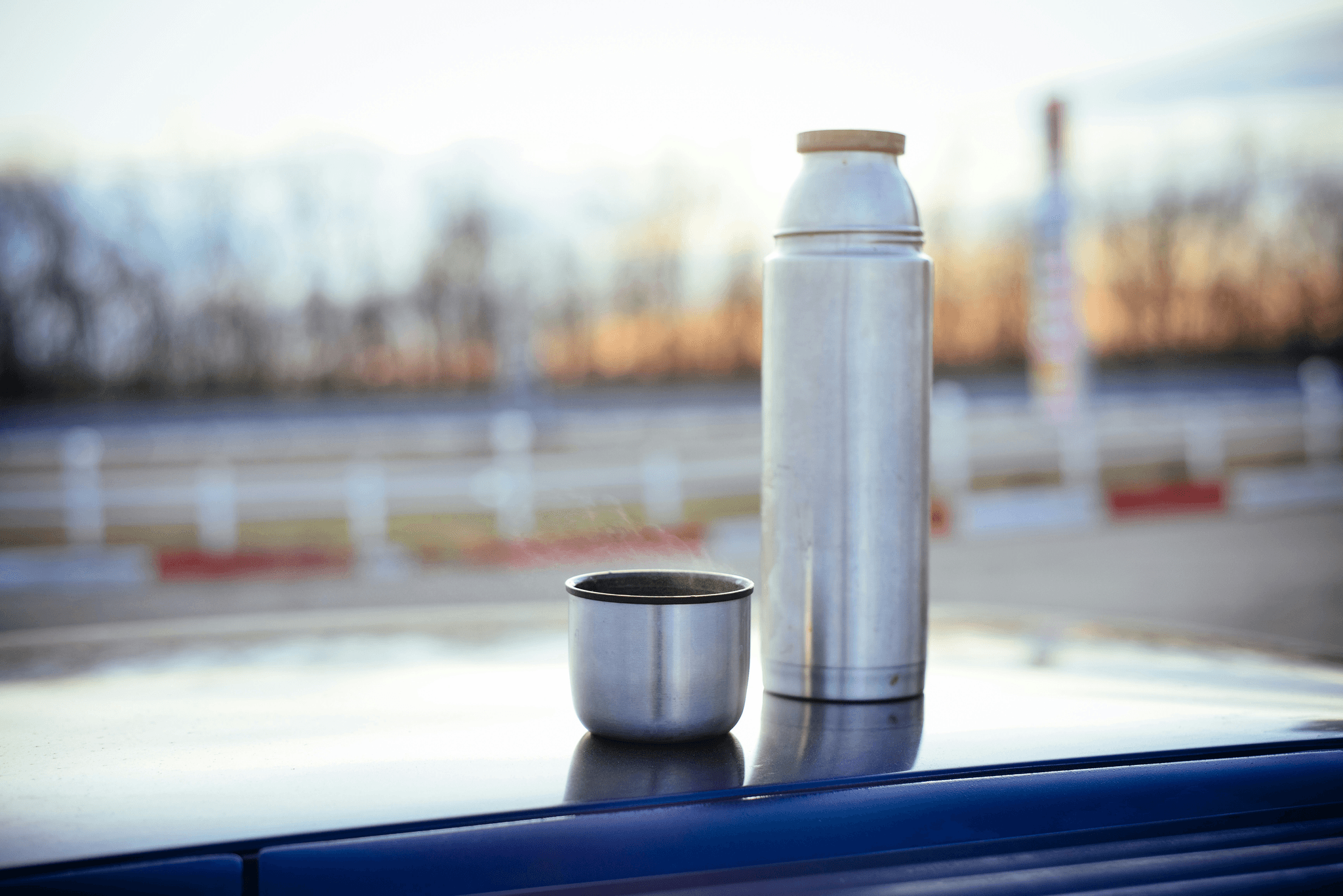 Packshine stainless steel tumbler with straw and handle.