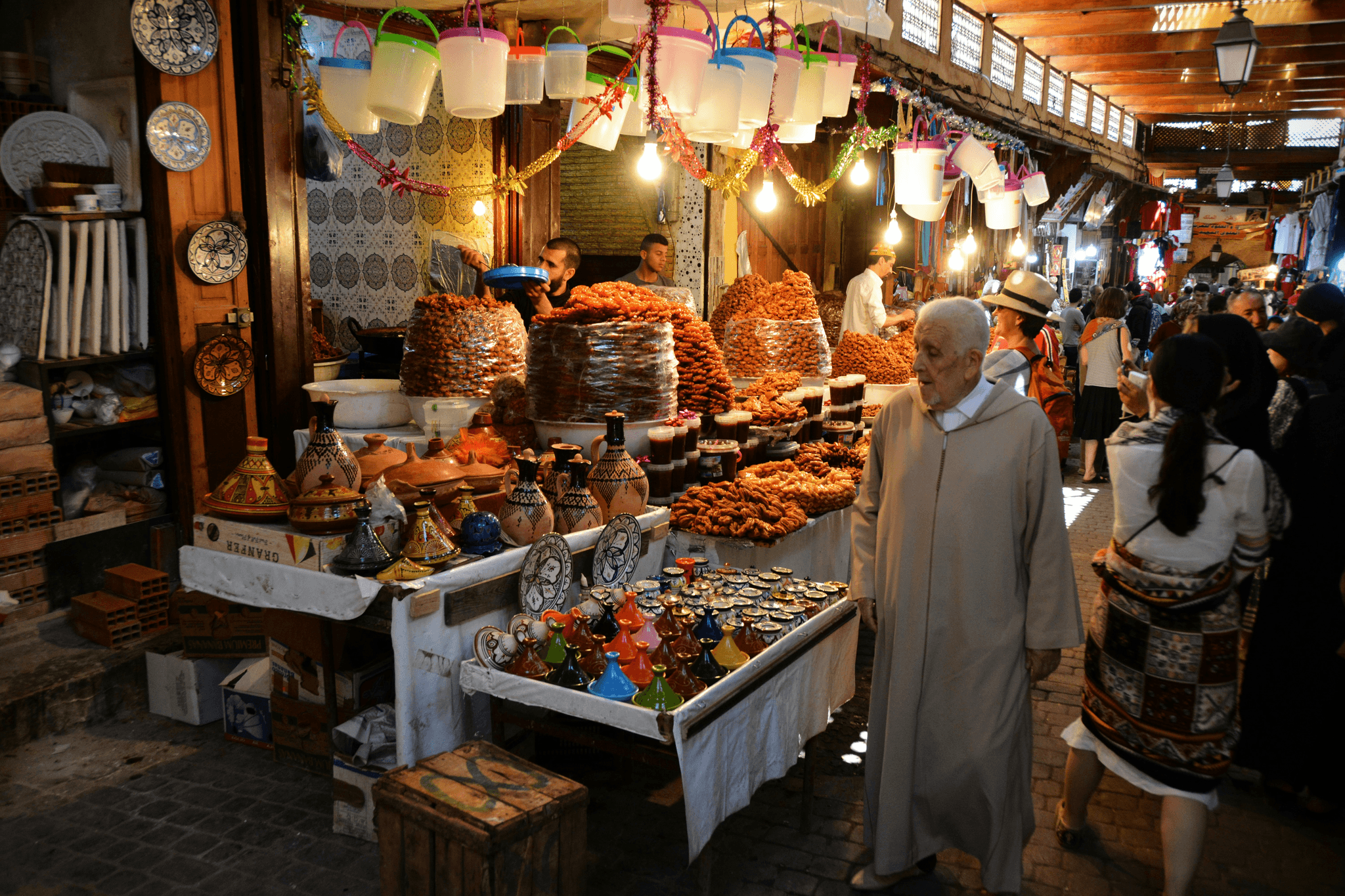 Old Dubai historic guided tour exploring the Creek street food and traditional souks