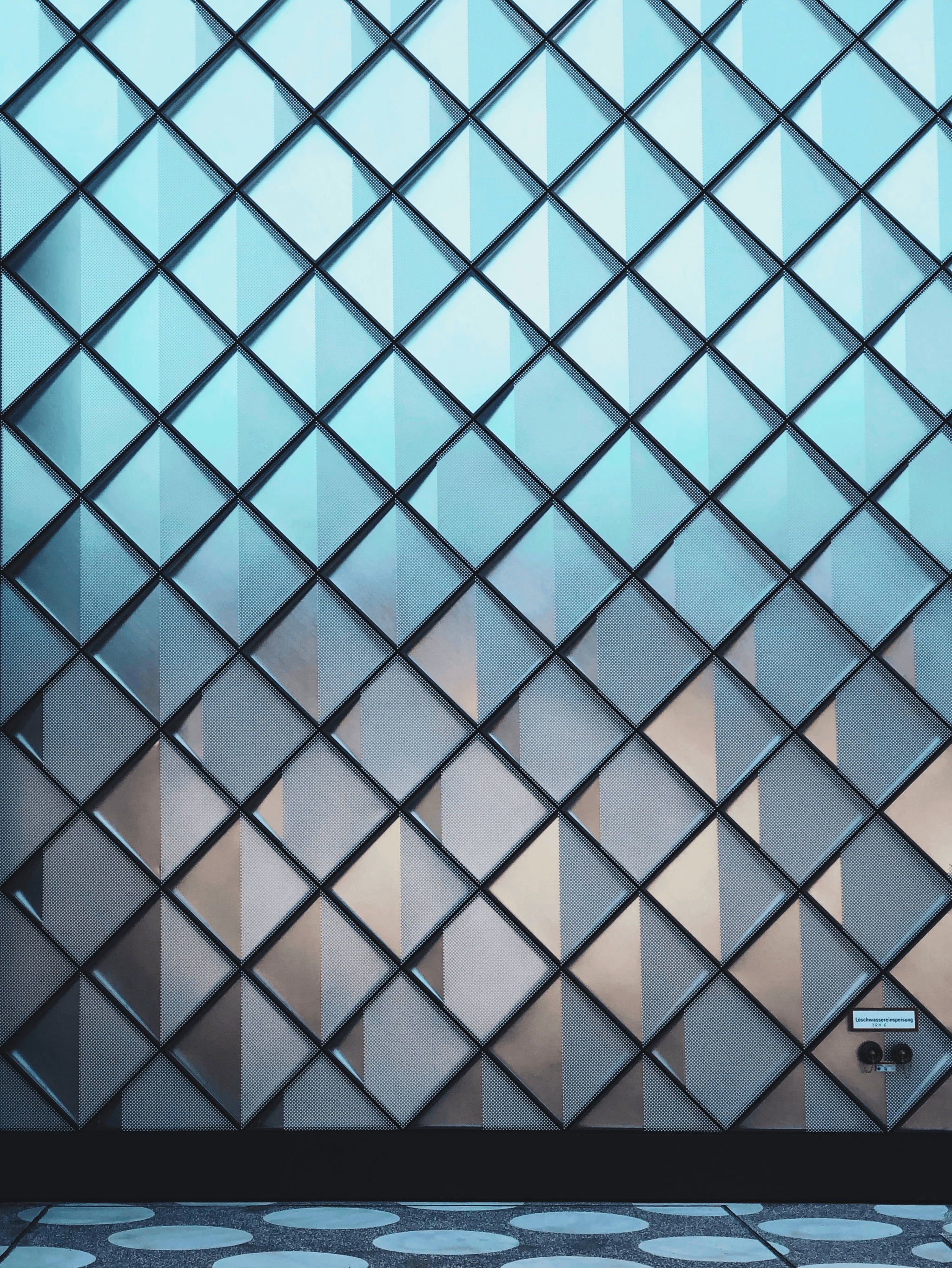 Visual comparison between curtain wall vs window wall systems