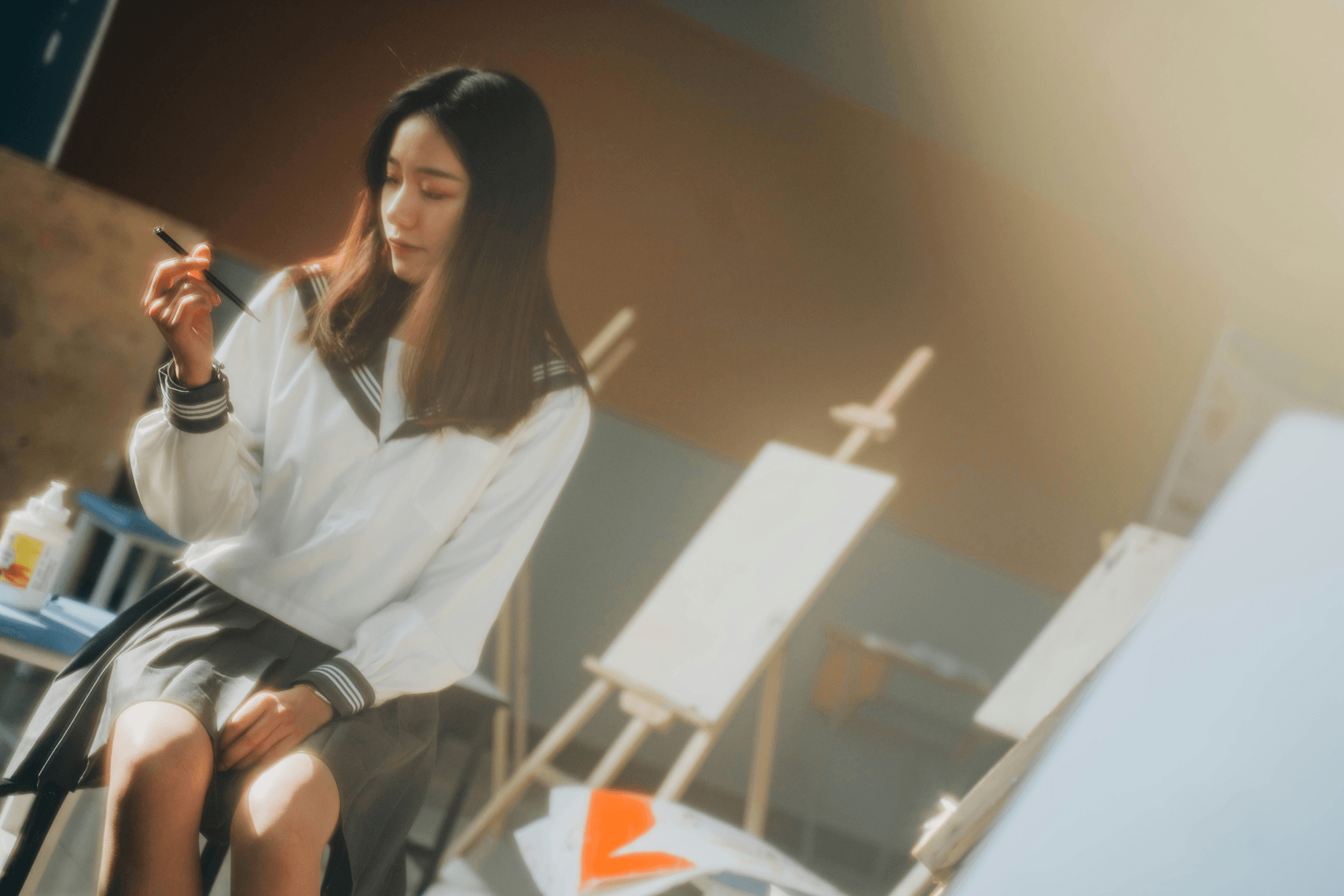 藝術講師在線上教學平台教授插畫與設計課程