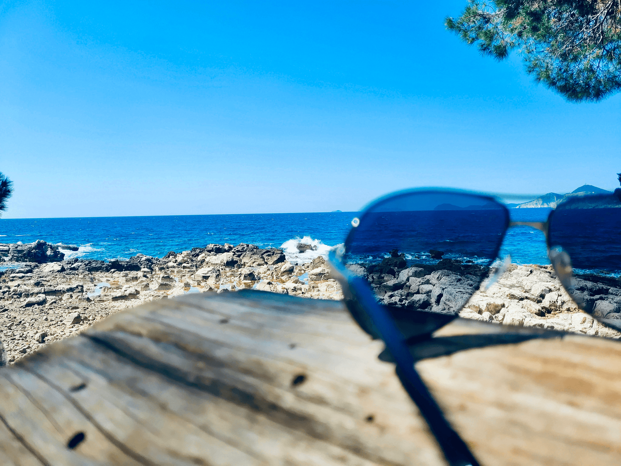 what do polarized sunglasses do when blocking glare?