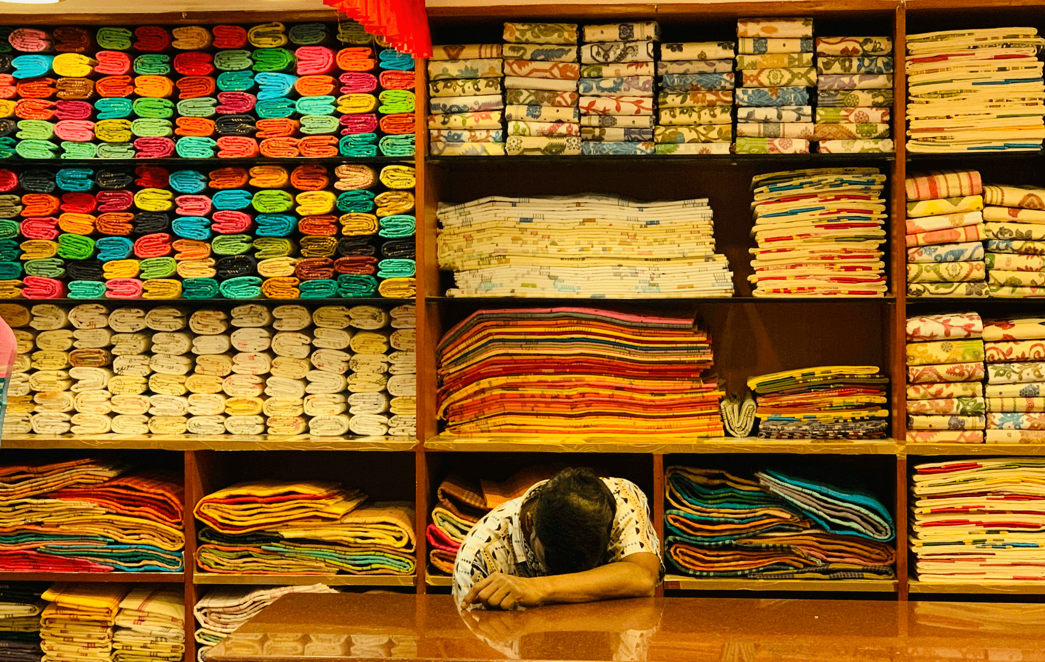 how to outsource clothing manufacturing essentials